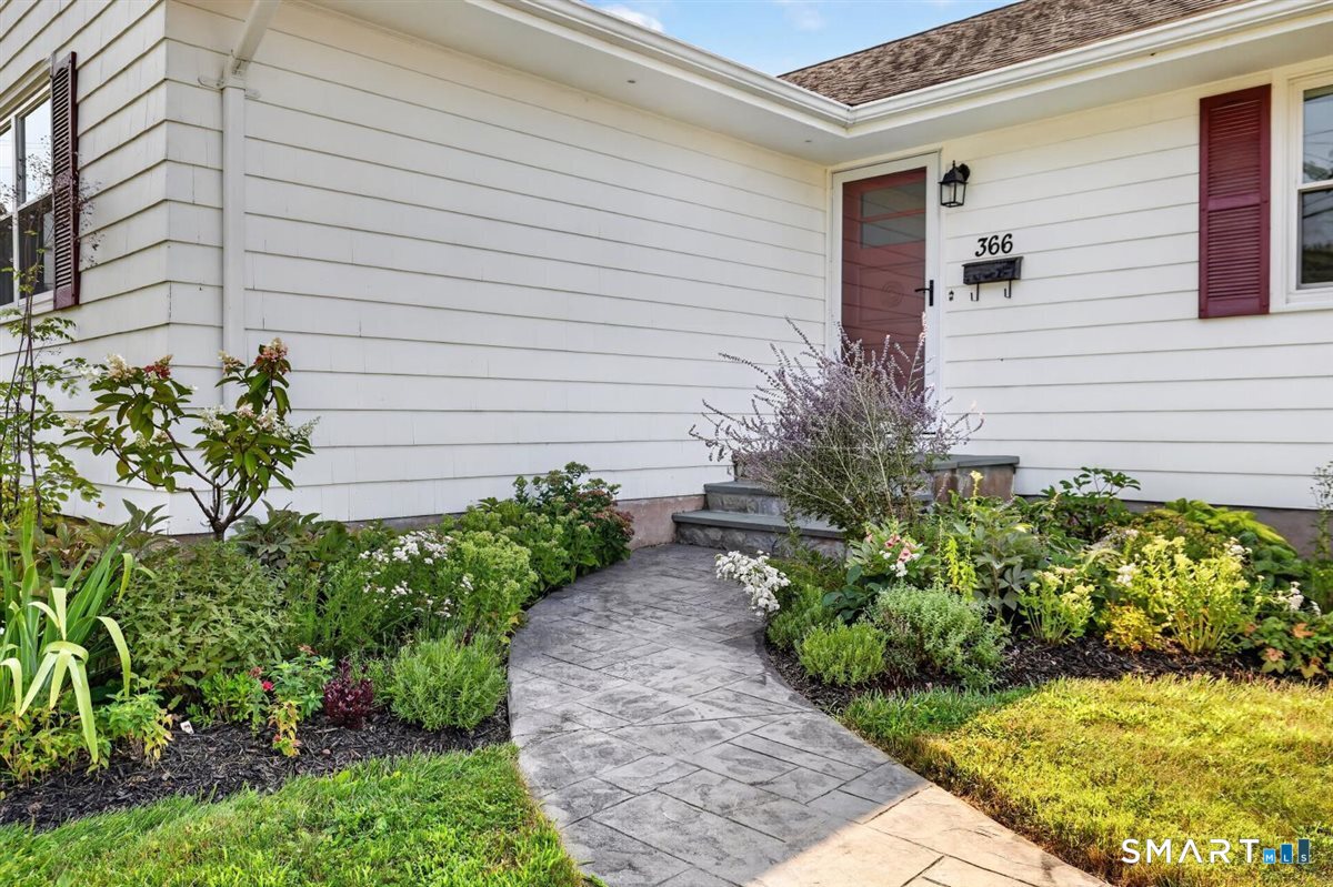 366 Hackmatack Street photo 3