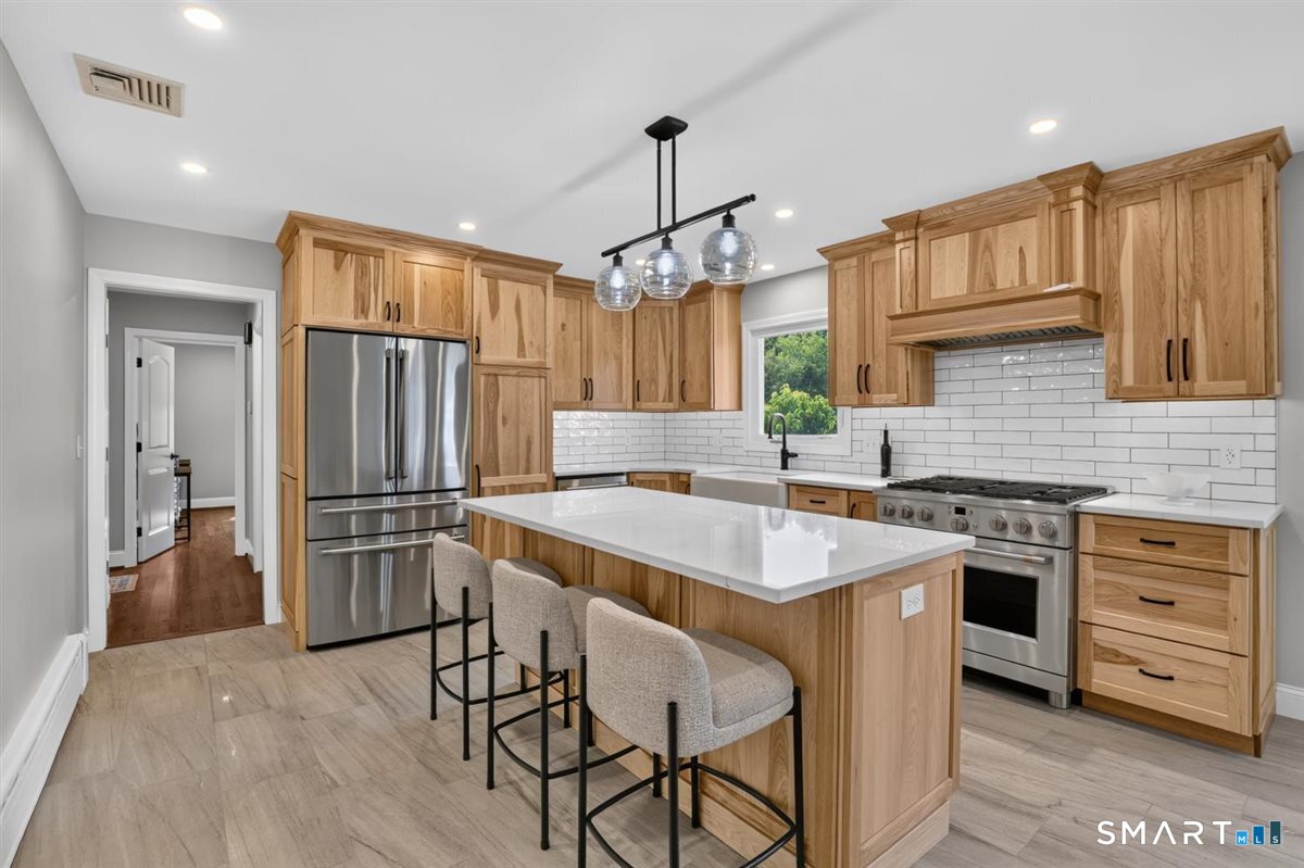 366 Hackmatack Street photo 4