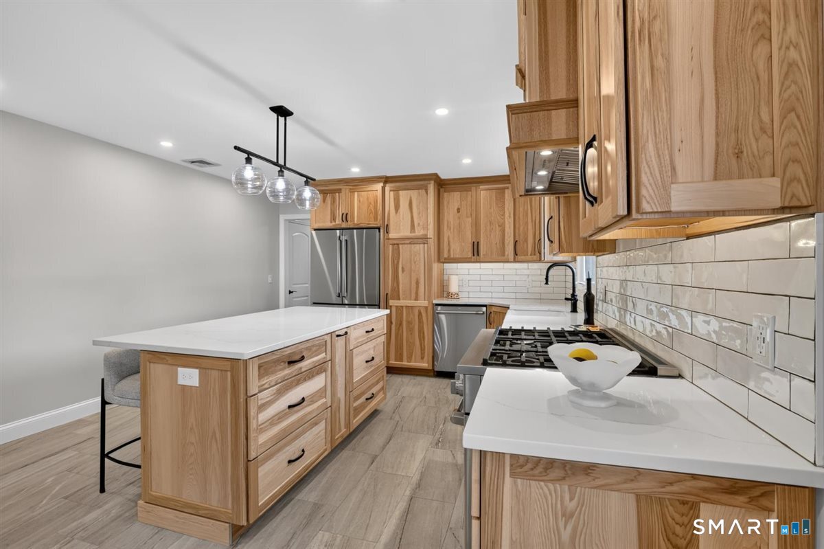 366 Hackmatack Street photo 5