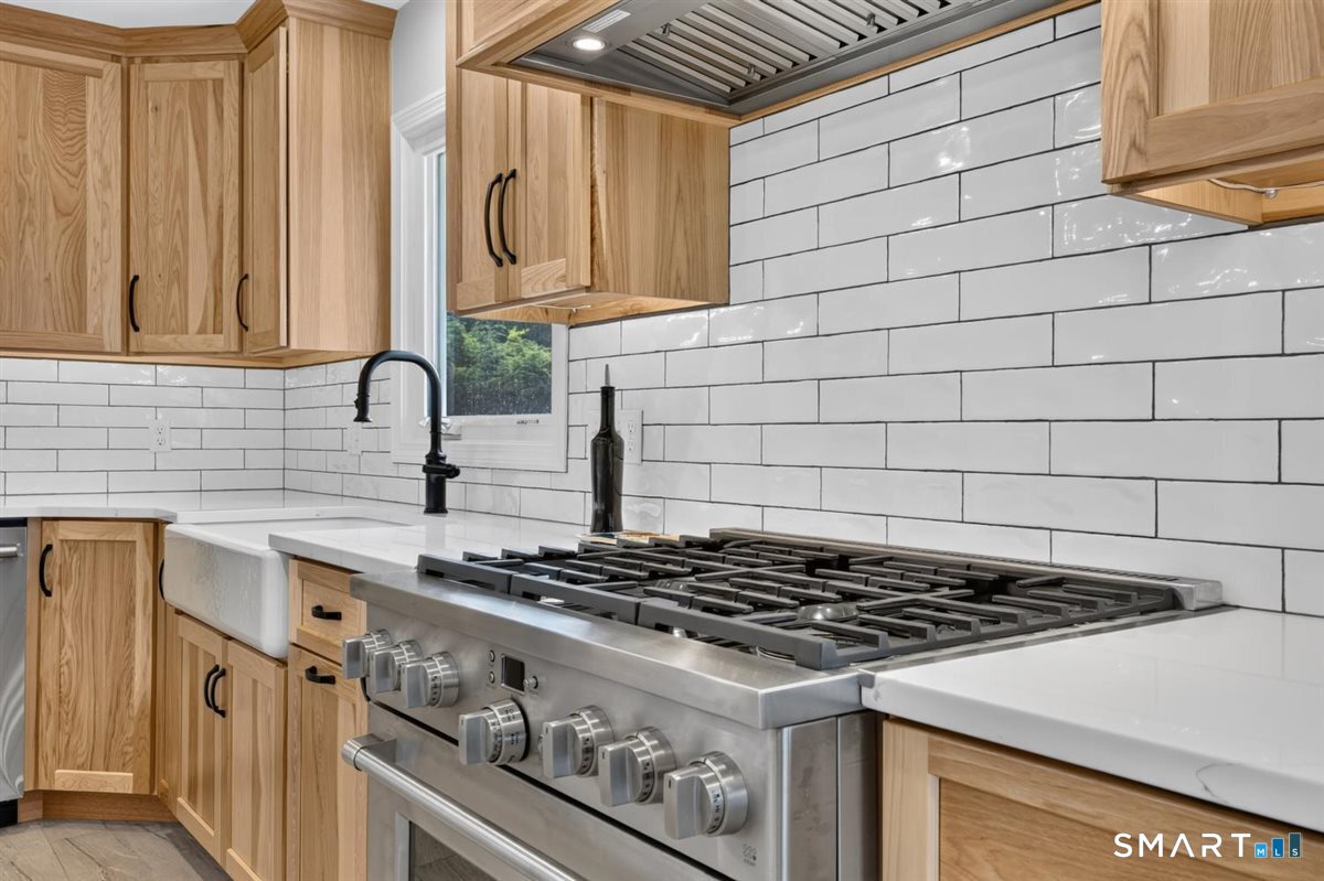 366 Hackmatack Street photo 6