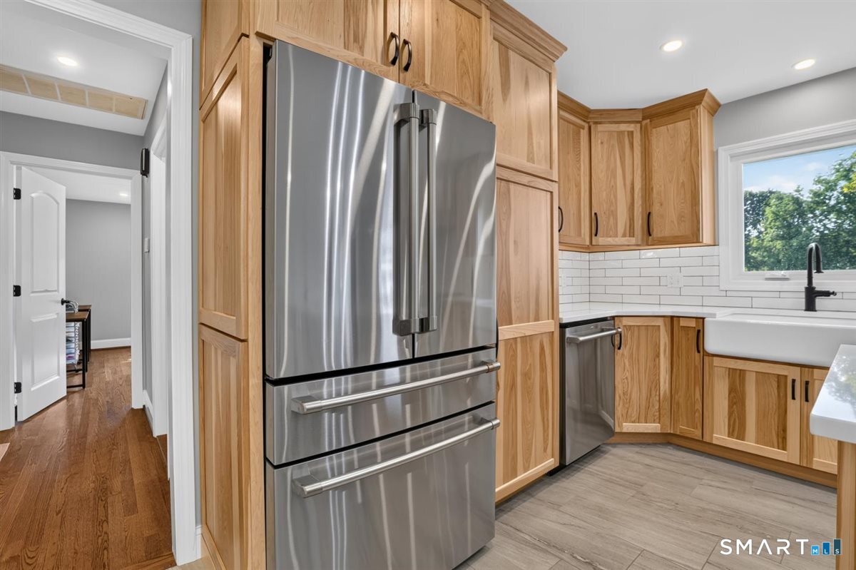 366 Hackmatack Street photo 7