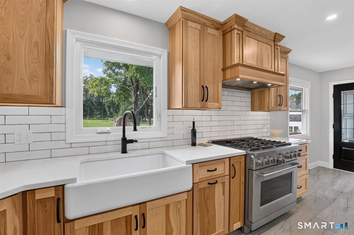 366 Hackmatack Street photo 8