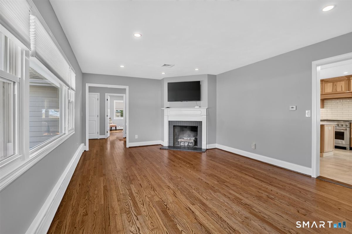 366 Hackmatack Street photo 14