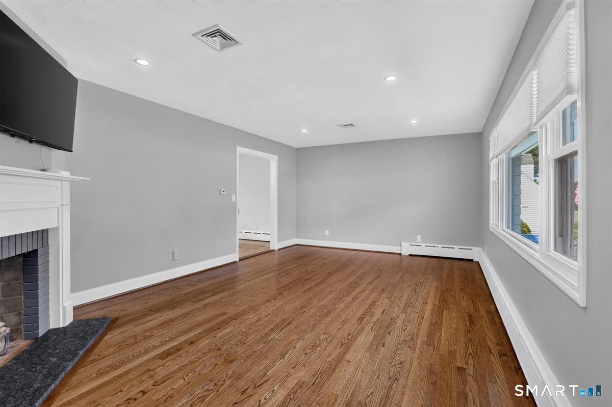 366 Hackmatack Street photo 15
