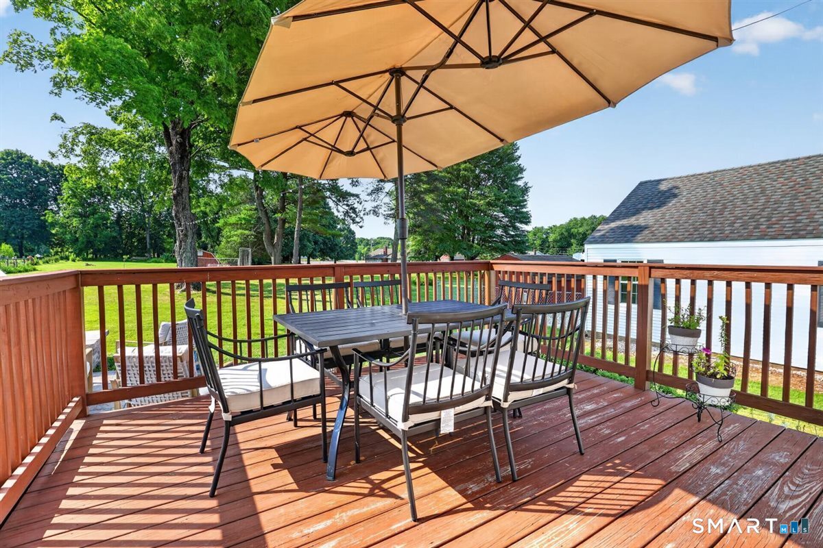 366 Hackmatack Street photo 32