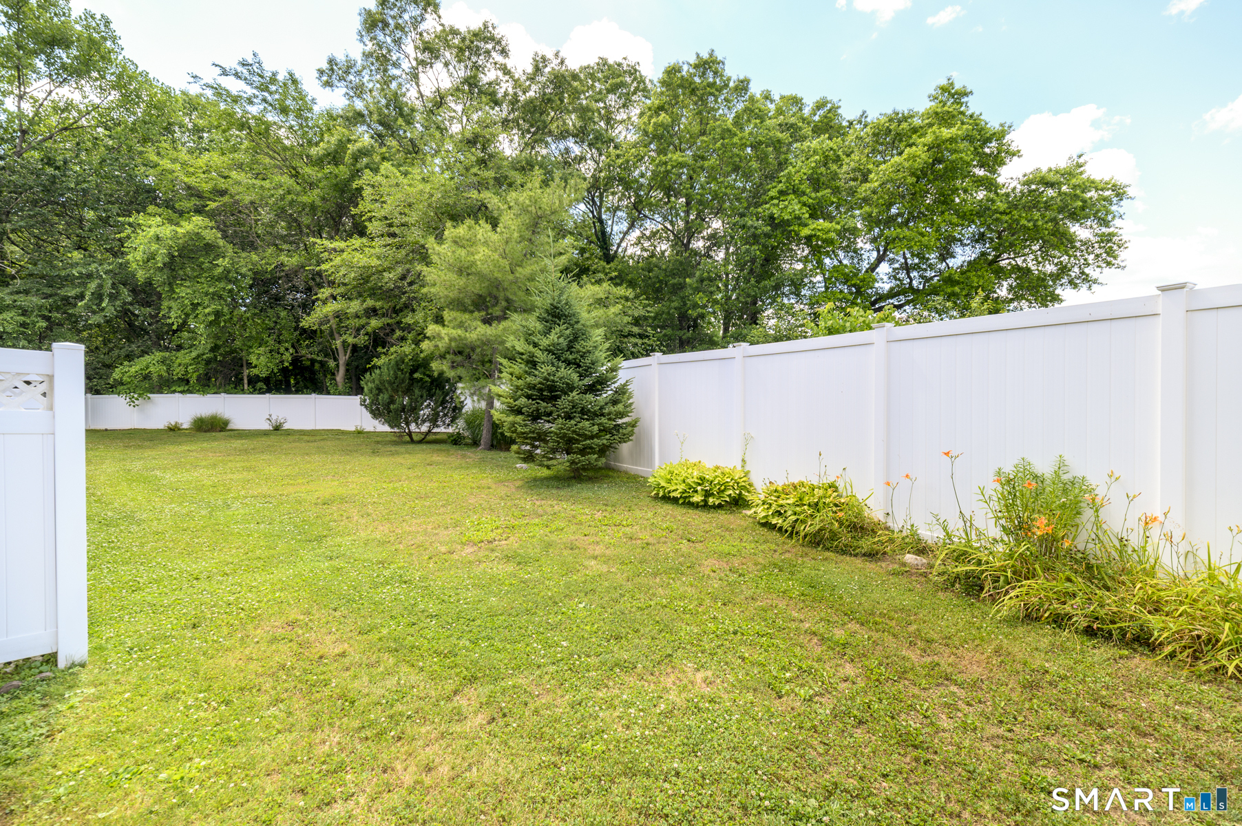 566 Newfield Avenue Unit #14 photo 19