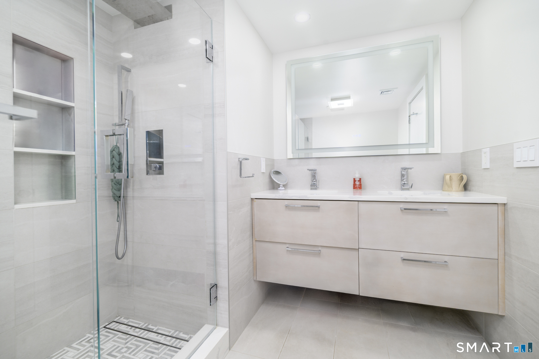 566 Newfield Avenue Unit #14 photo 12
