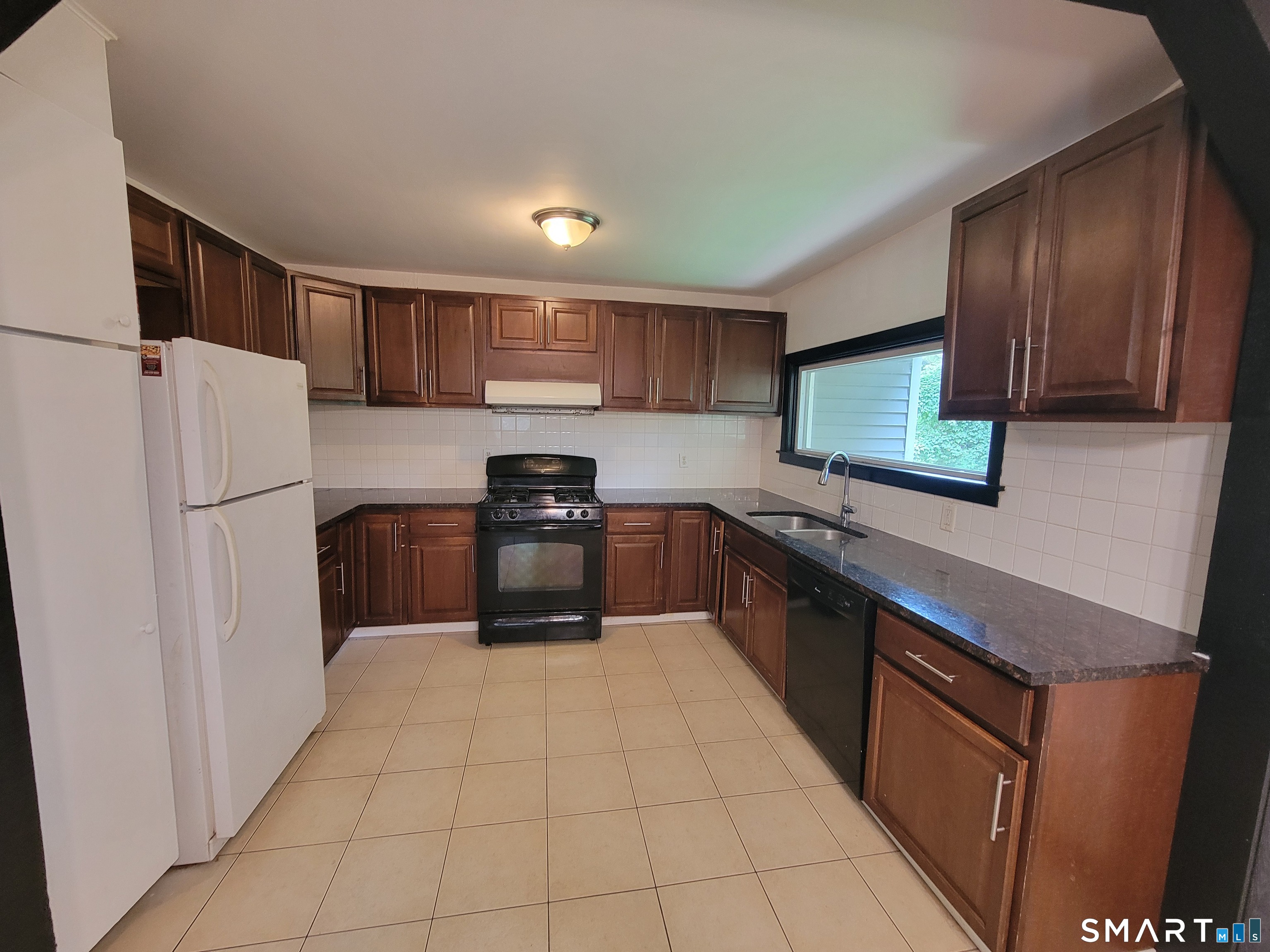 Photo 2 of Single family home for sale at 1031 Hartford Turnpike, North Haven, CT 06473 | MLS# 24199186 | Listing updated on 2026-09-20