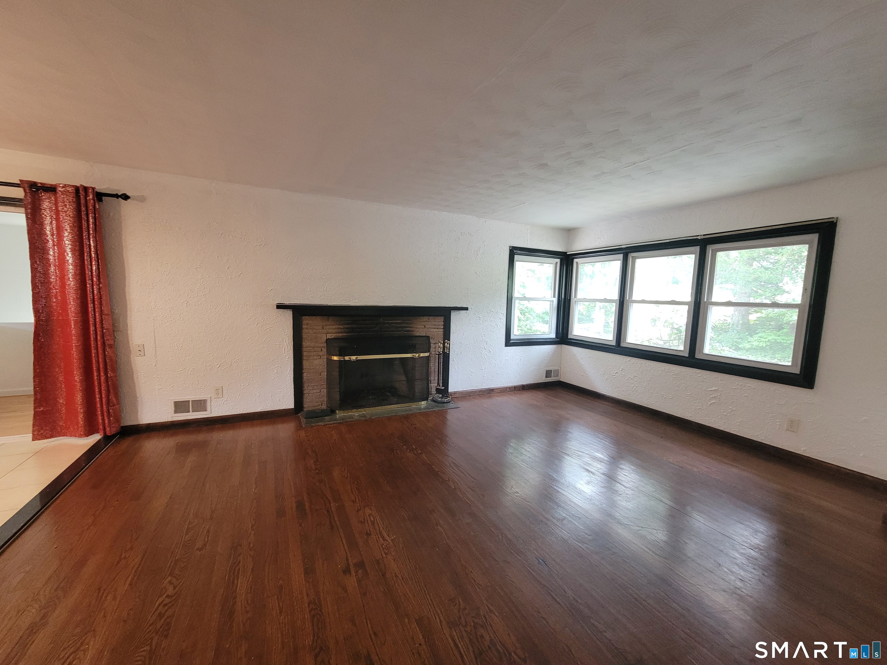 Photo 3 of Single family home for sale at 1031 Hartford Turnpike, North Haven, CT 06473 | MLS# 24199186 | Listing updated on 2026-09-20