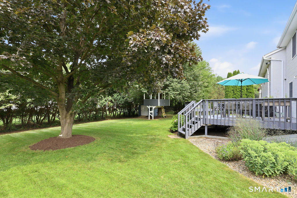 84 Lake Garda Drive photo 33