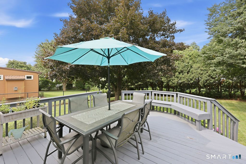 84 Lake Garda Drive photo 31