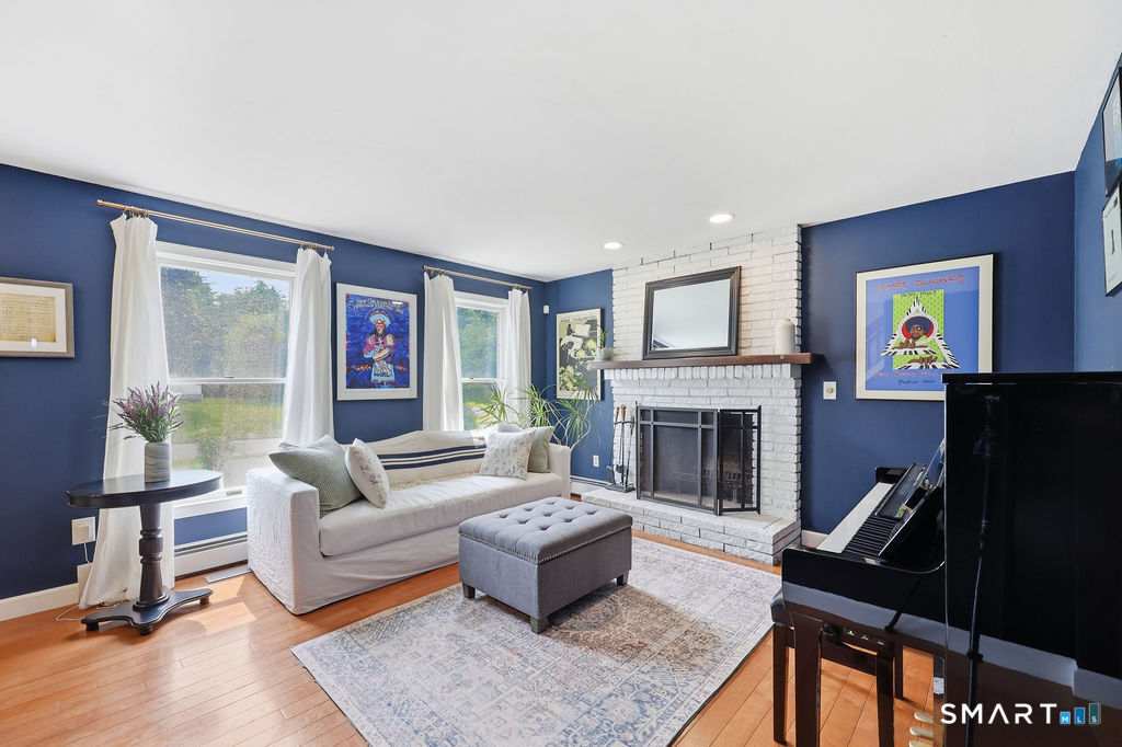 84 Lake Garda Drive photo 6