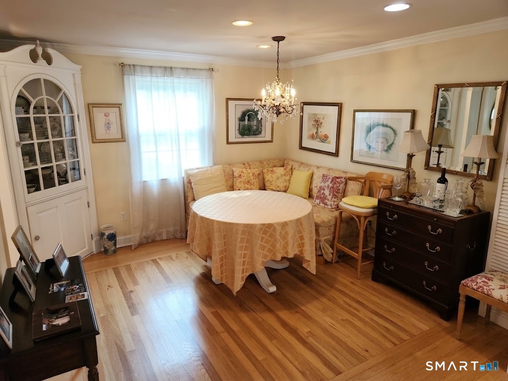 68 Farmingdale Road photo 14
