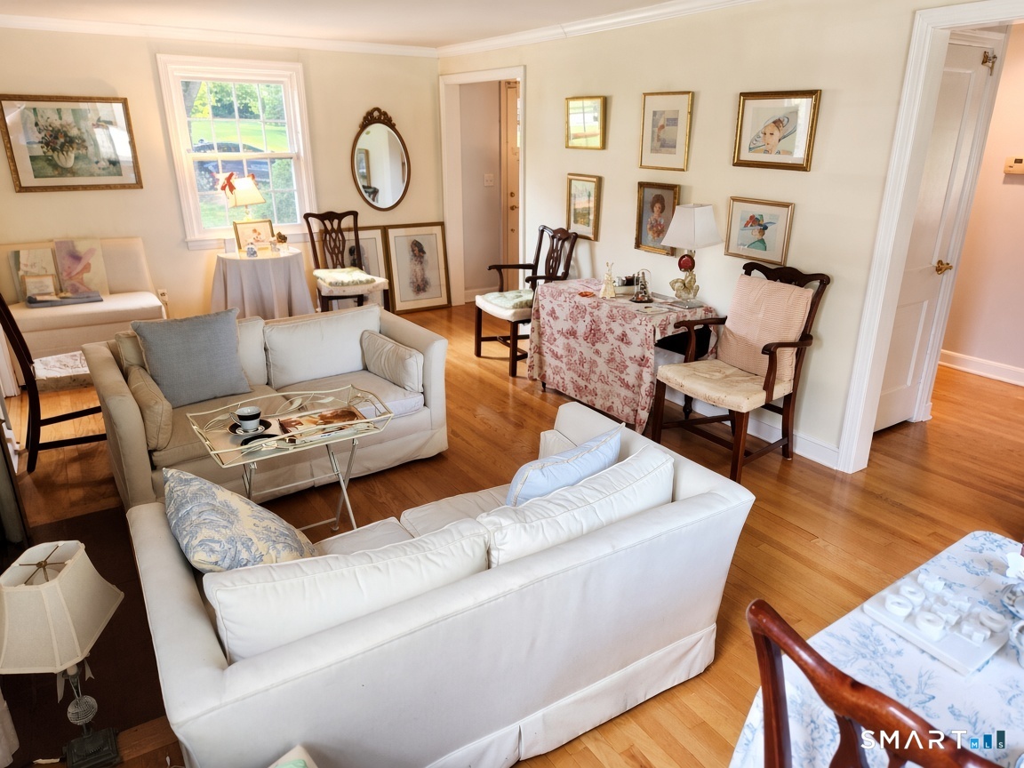 68 Farmingdale Road photo 8