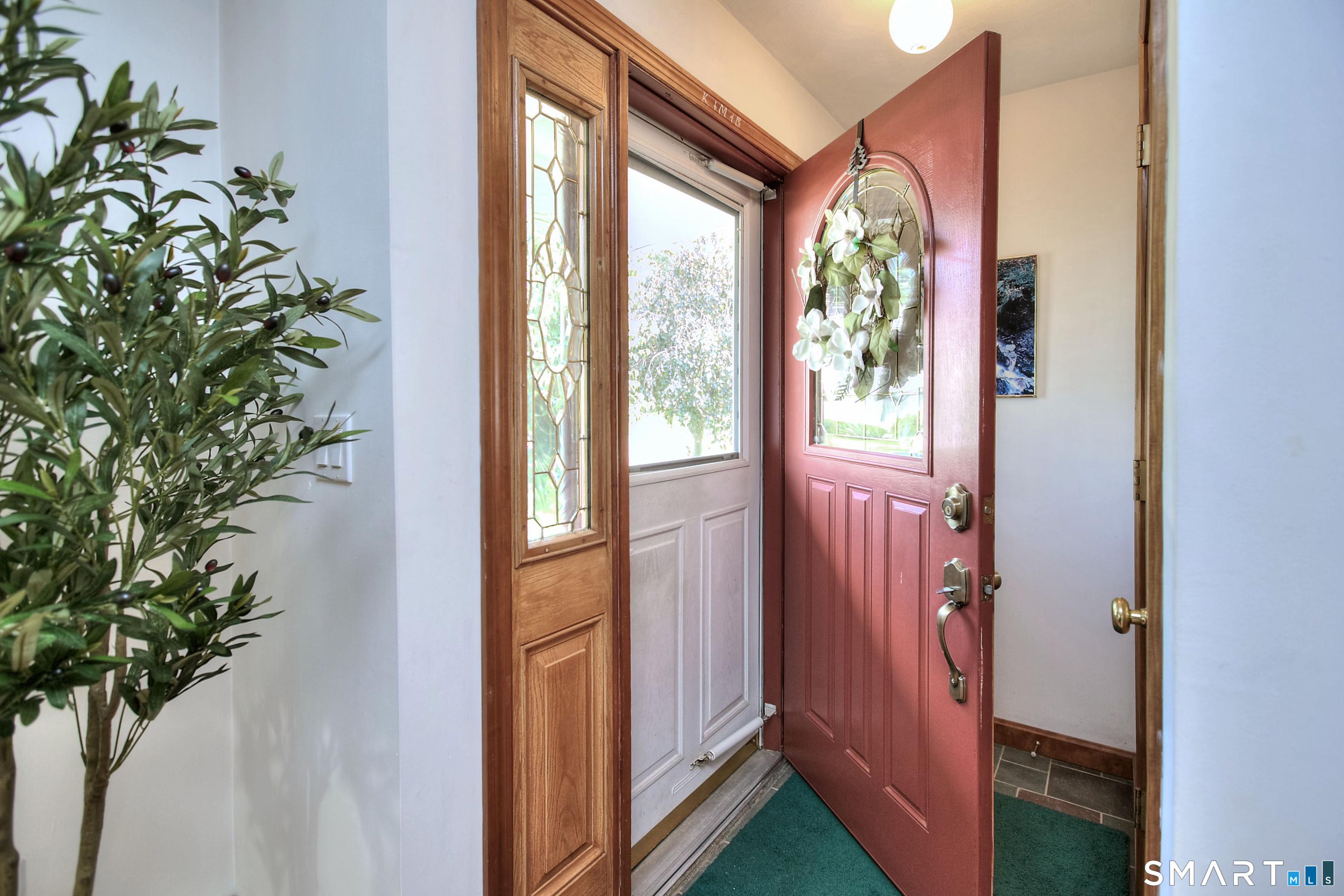 325 Emerald Place photo 4