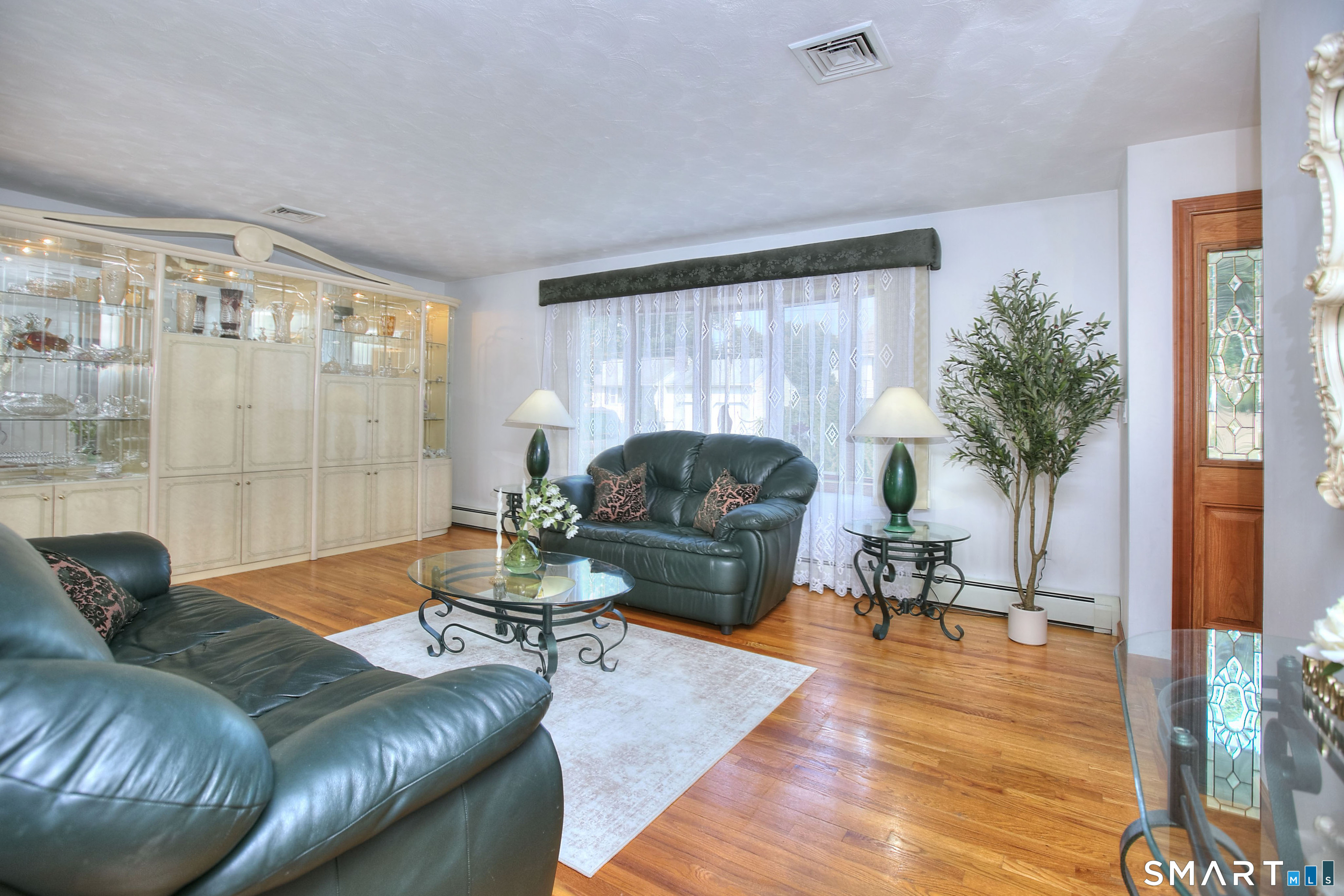 325 Emerald Place photo 6