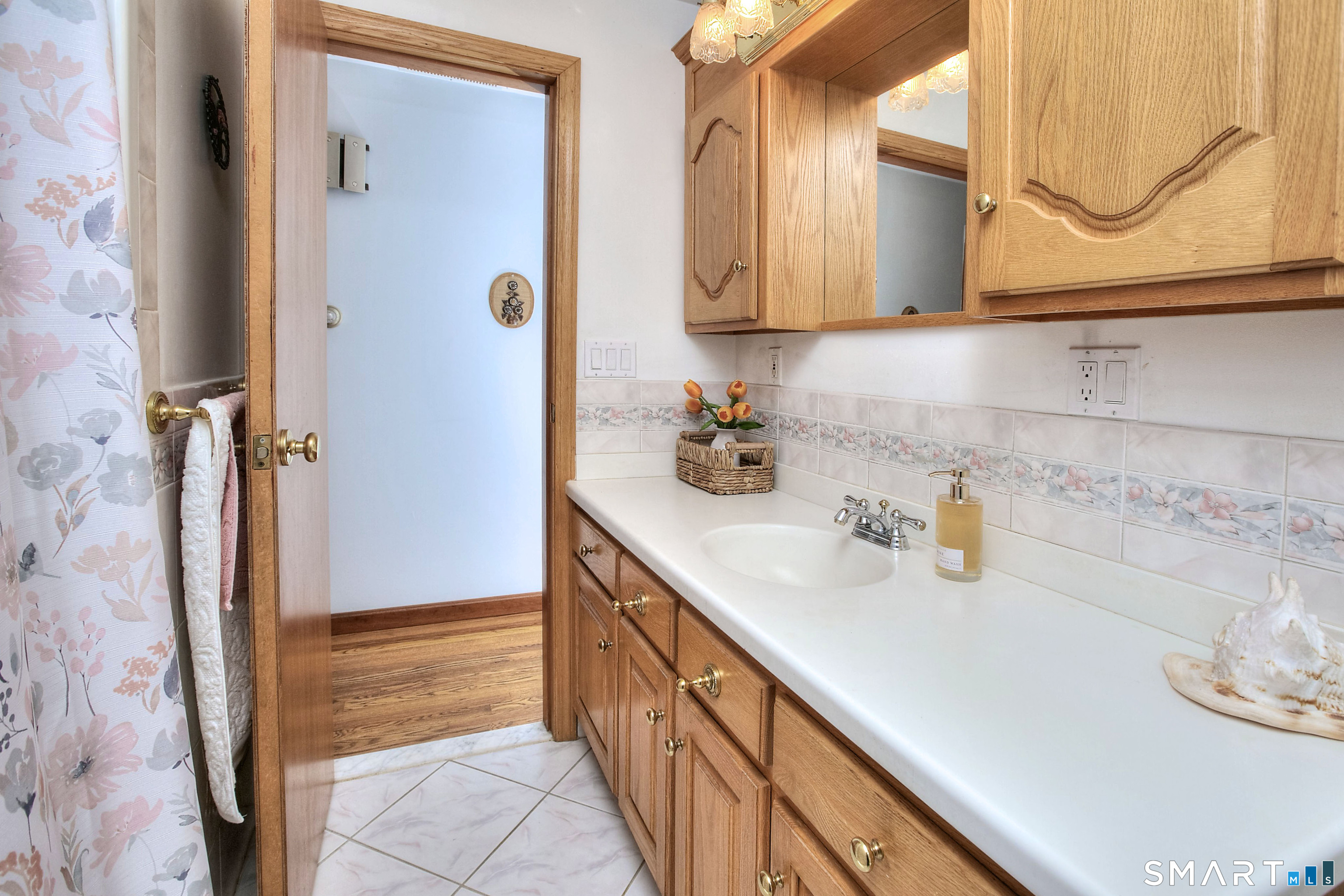 325 Emerald Place photo 14