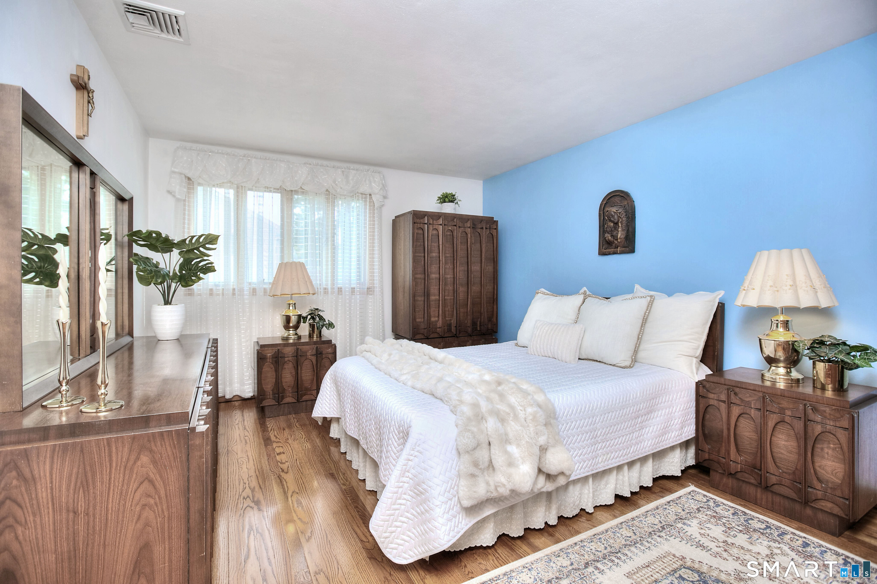 325 Emerald Place photo 15