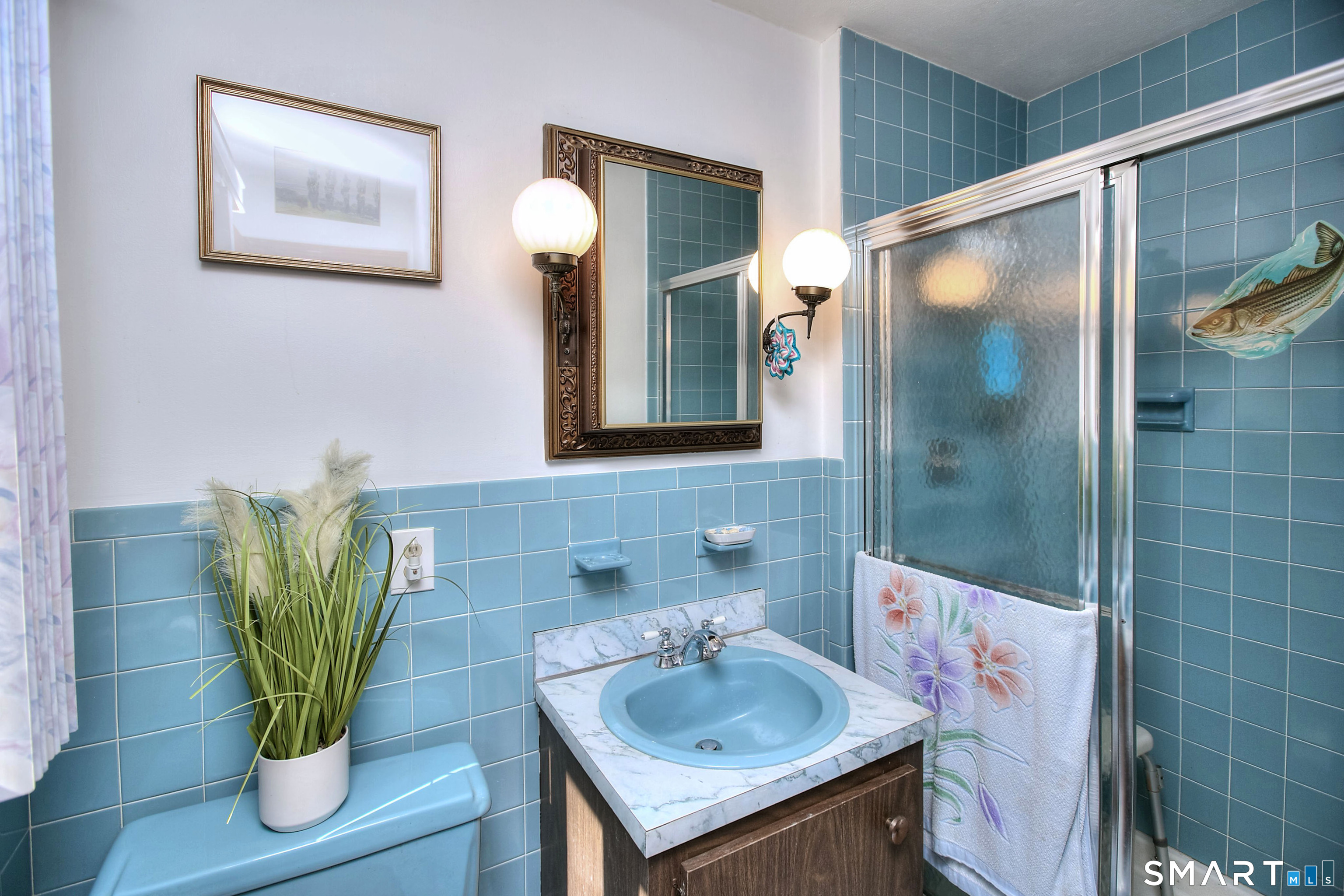 325 Emerald Place photo 17