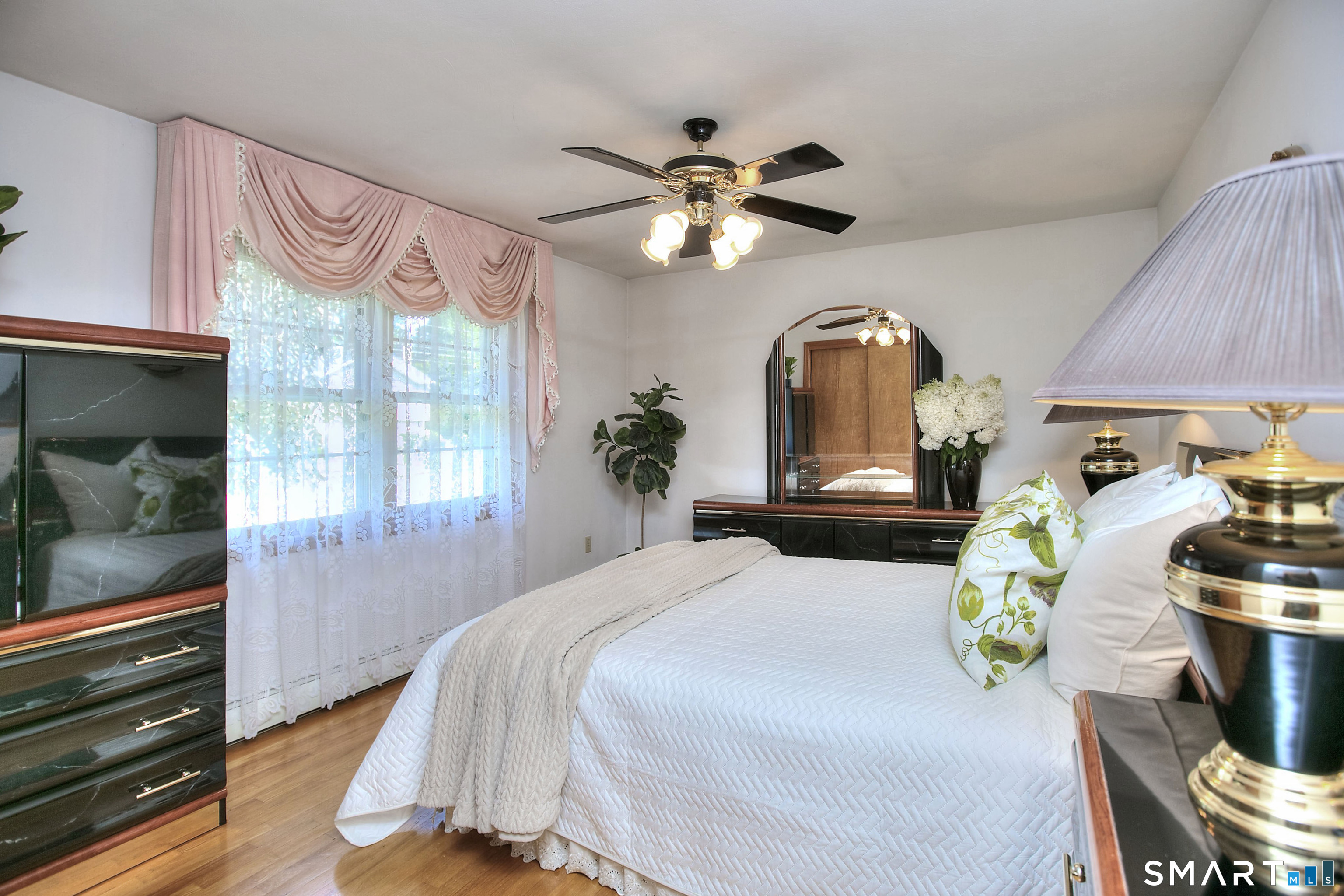 325 Emerald Place photo 18
