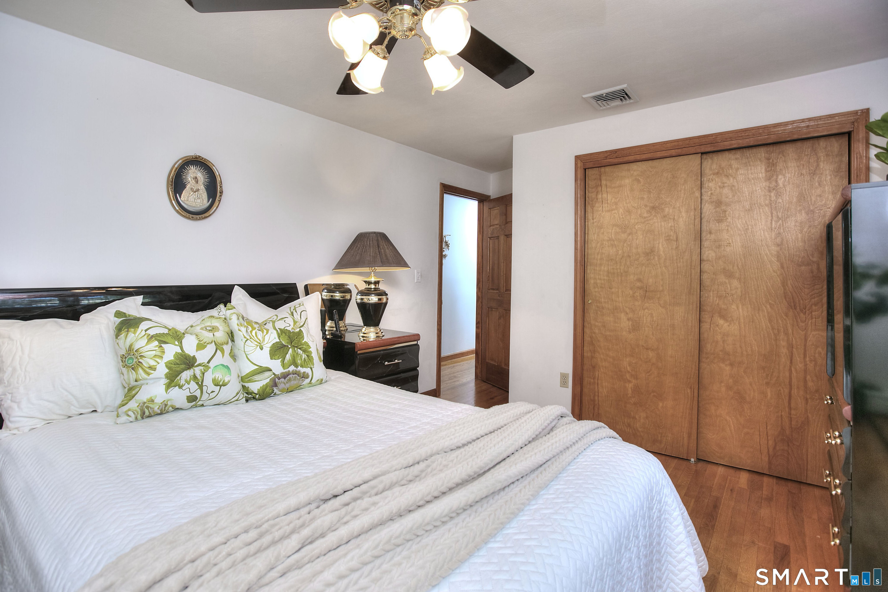 325 Emerald Place photo 19