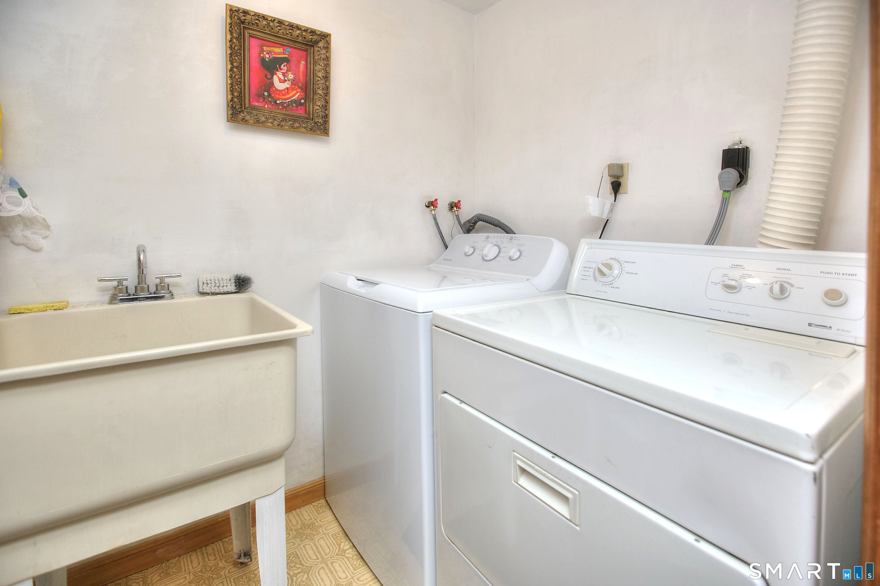 325 Emerald Place photo 32