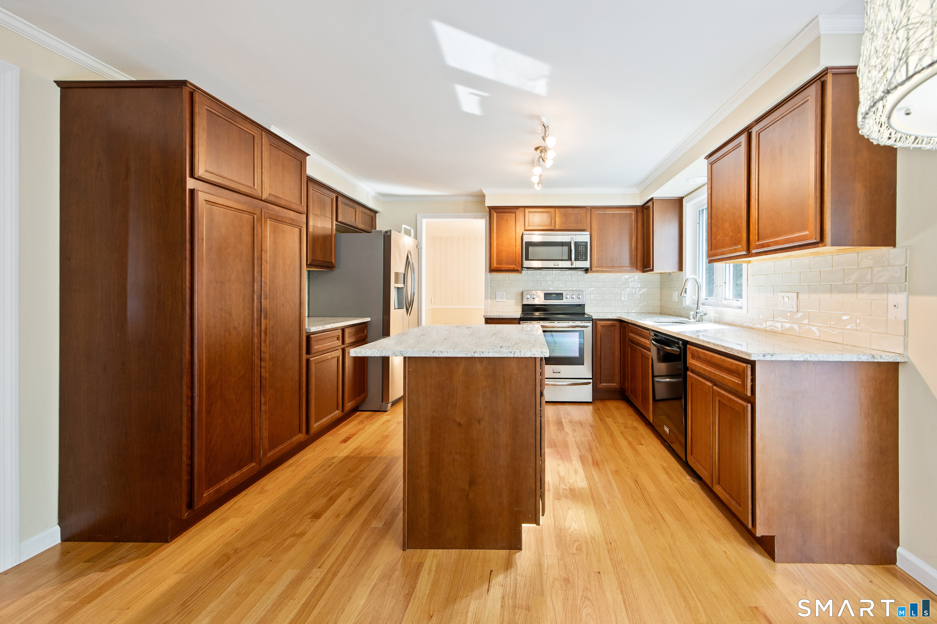 75 Meadow Brook Place photo 8