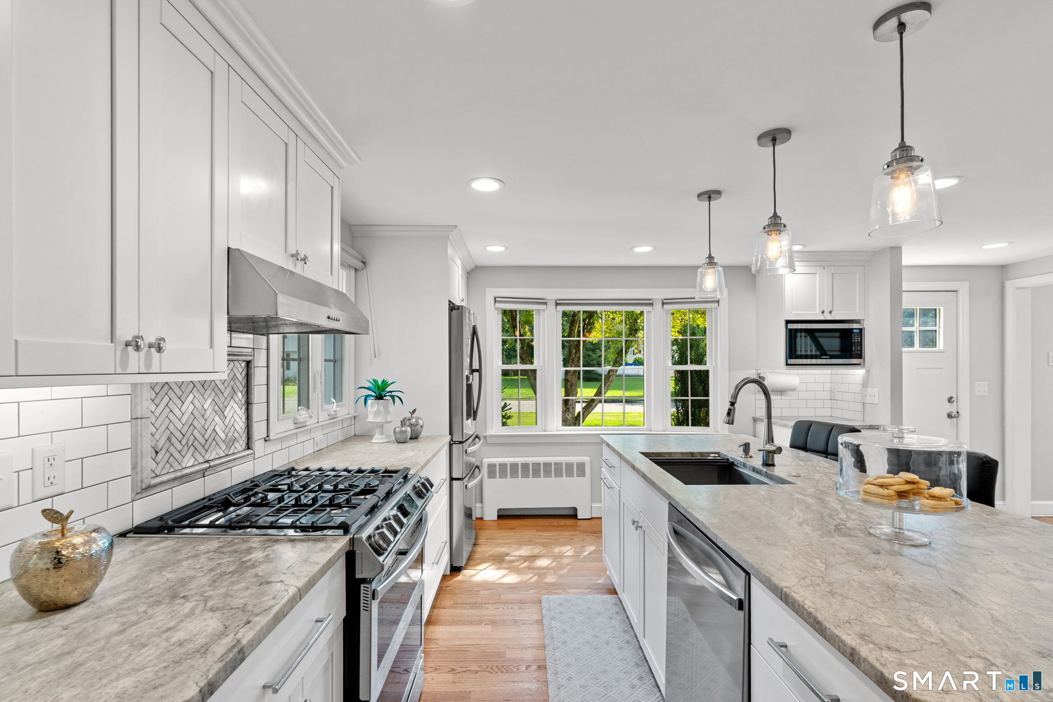 70 Hartwell Road photo 2