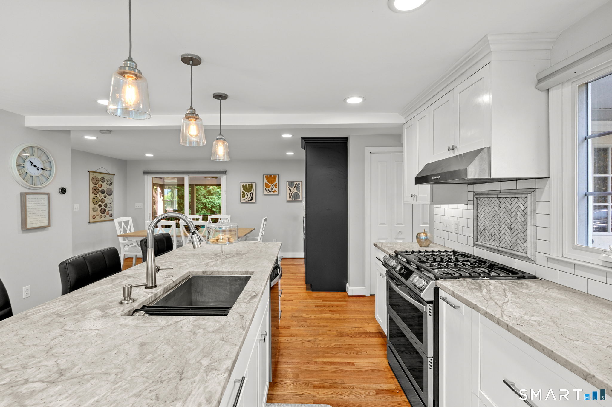 70 Hartwell Road photo 4