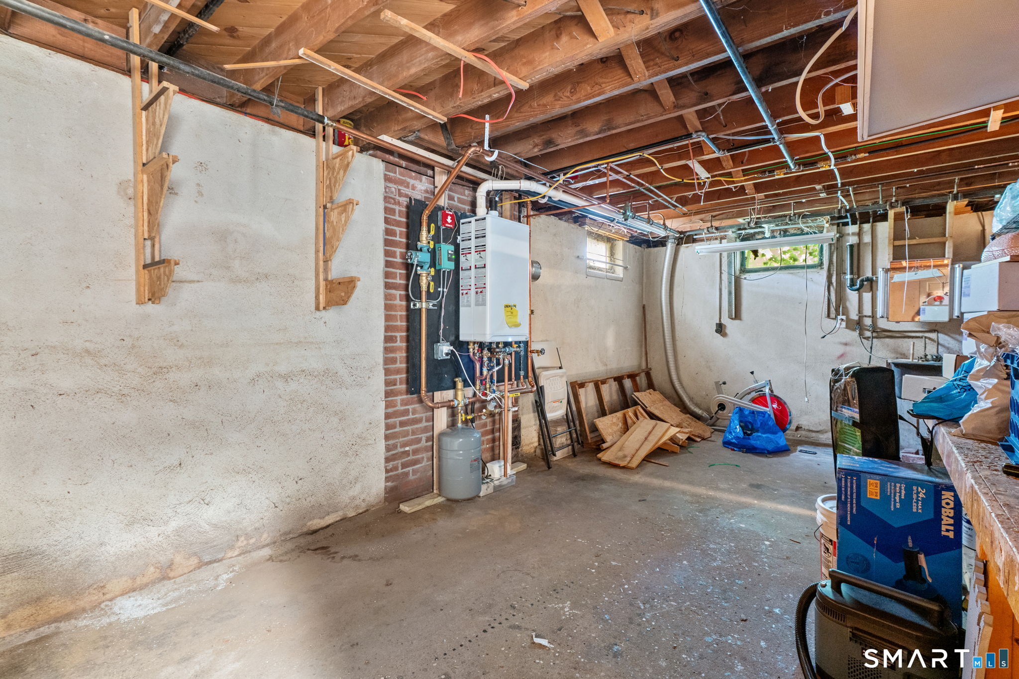70 Hartwell Road photo 37
