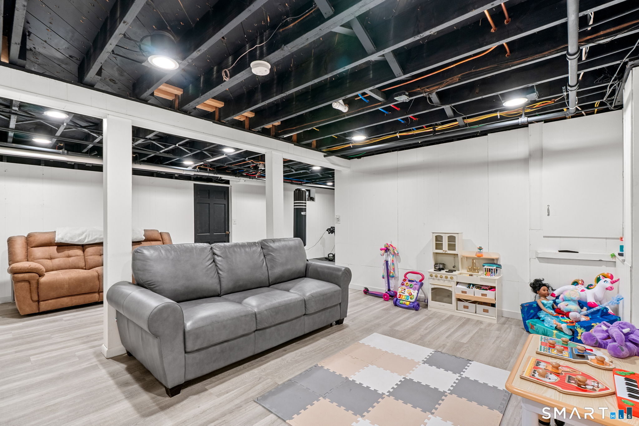 70 Hartwell Road photo 34