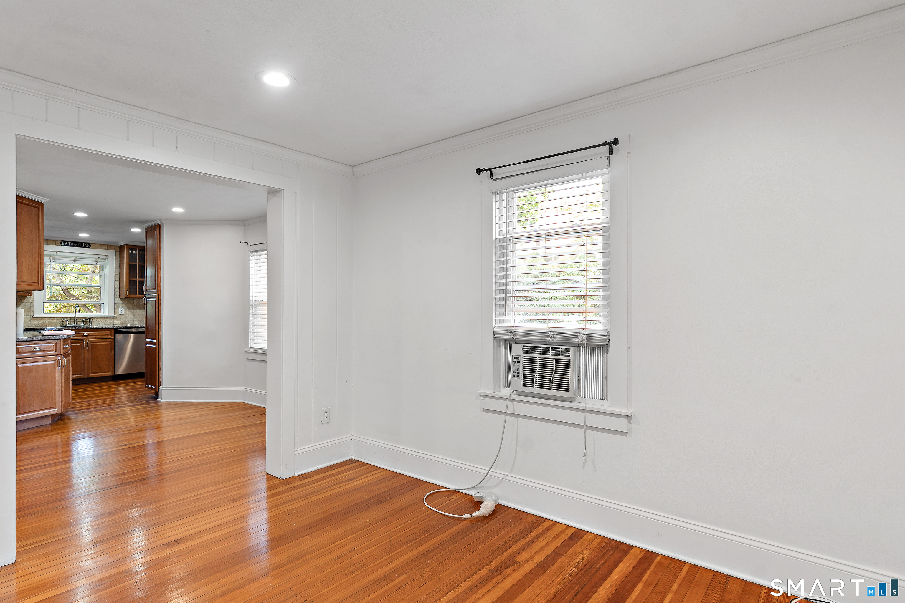 48 Bouton Street East photo 8