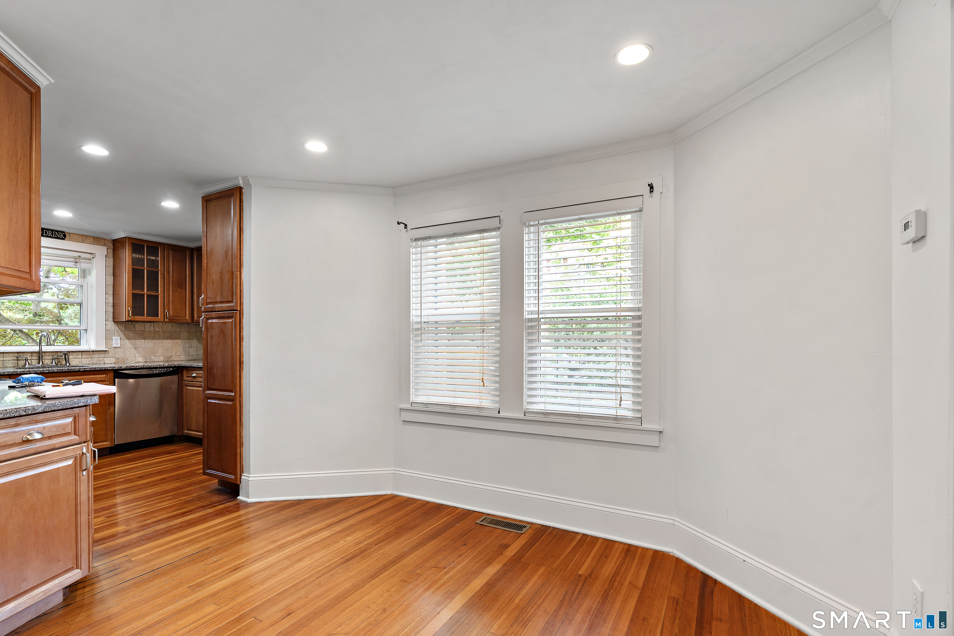 48 Bouton Street East photo 9