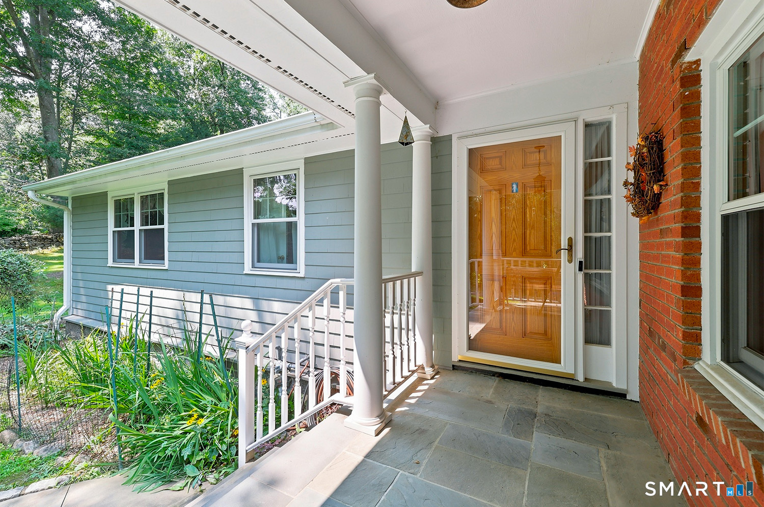 570 Burr Street photo 11