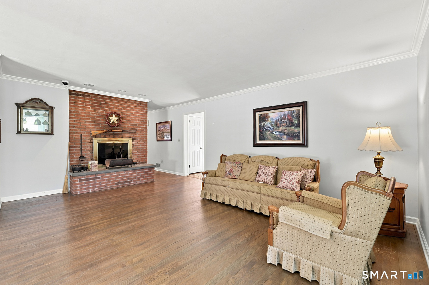 570 Burr Street photo 14