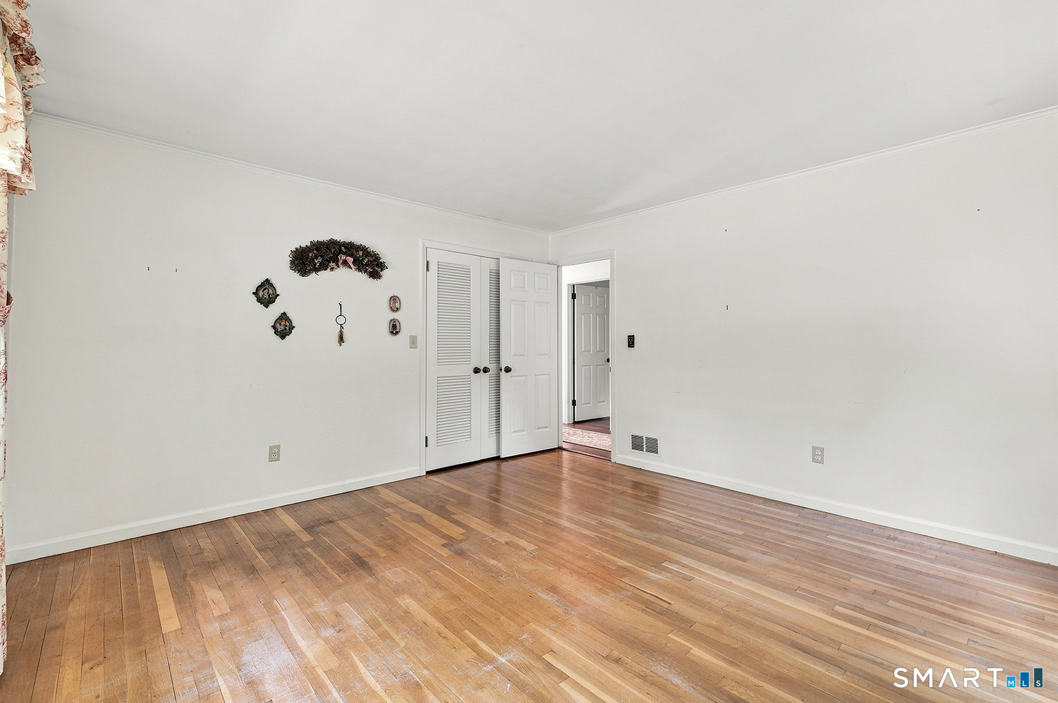 570 Burr Street photo 27