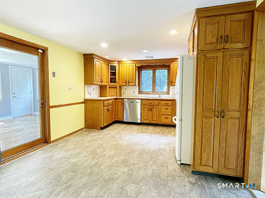 6 Colonial Drive photo 4