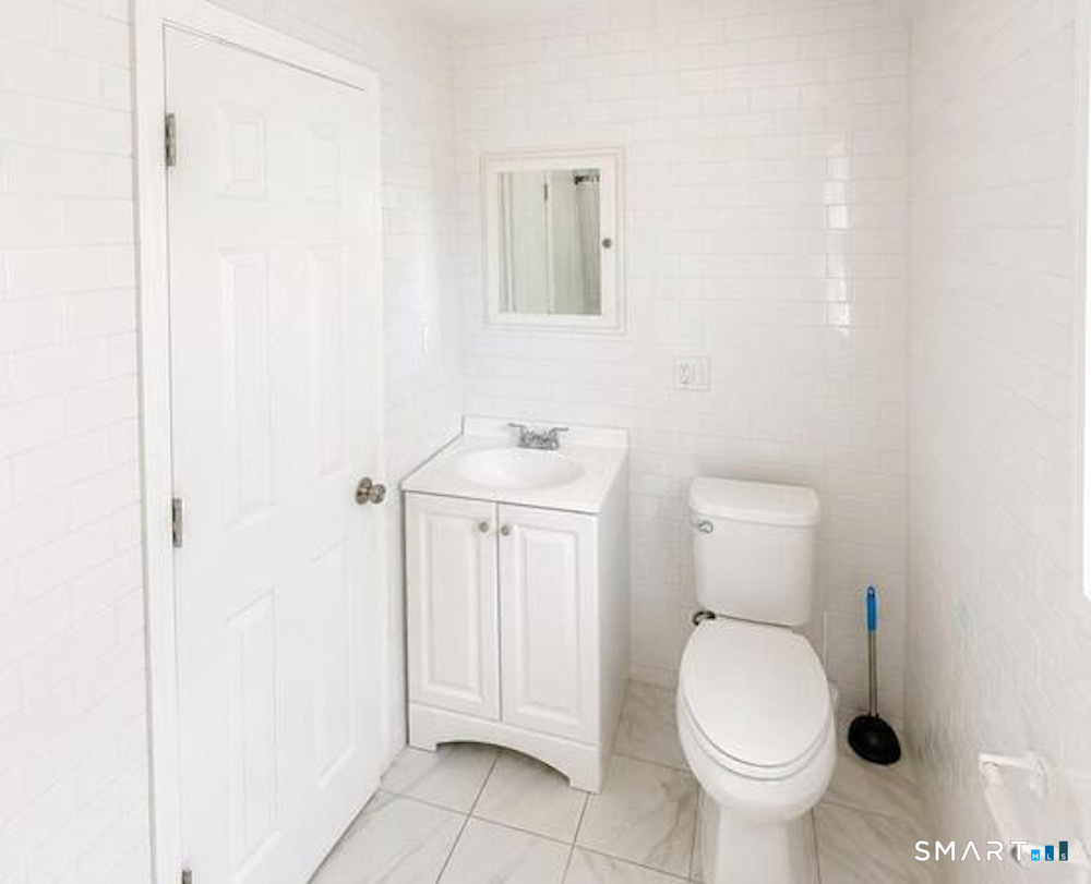 Foto 6 de Apartamento en renta en 223 Pearl Harbor Street, Bridgeport, CT — $2,800/mes