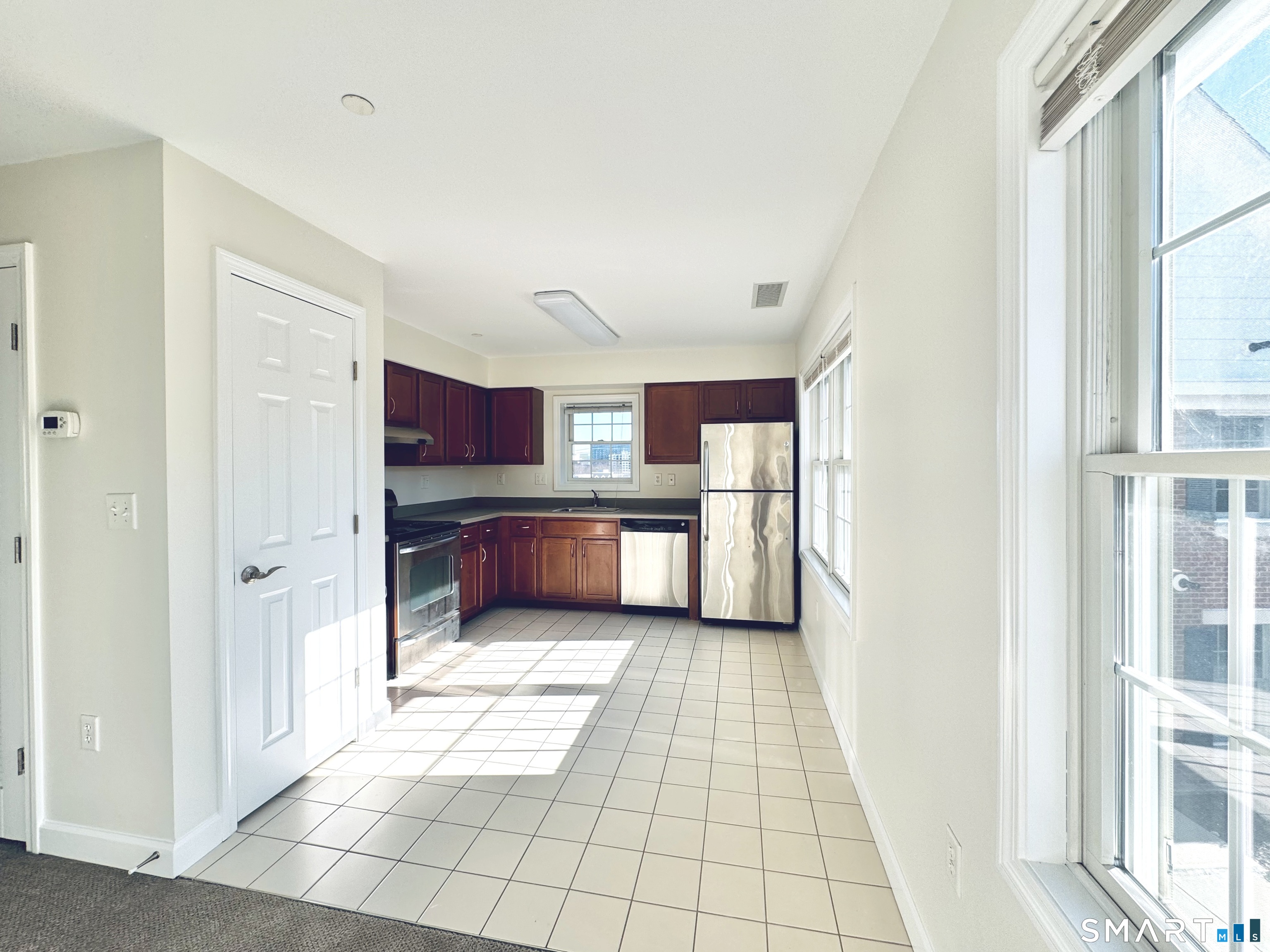 36 Fairgate Drive, Stamford, Connecticut photo 2