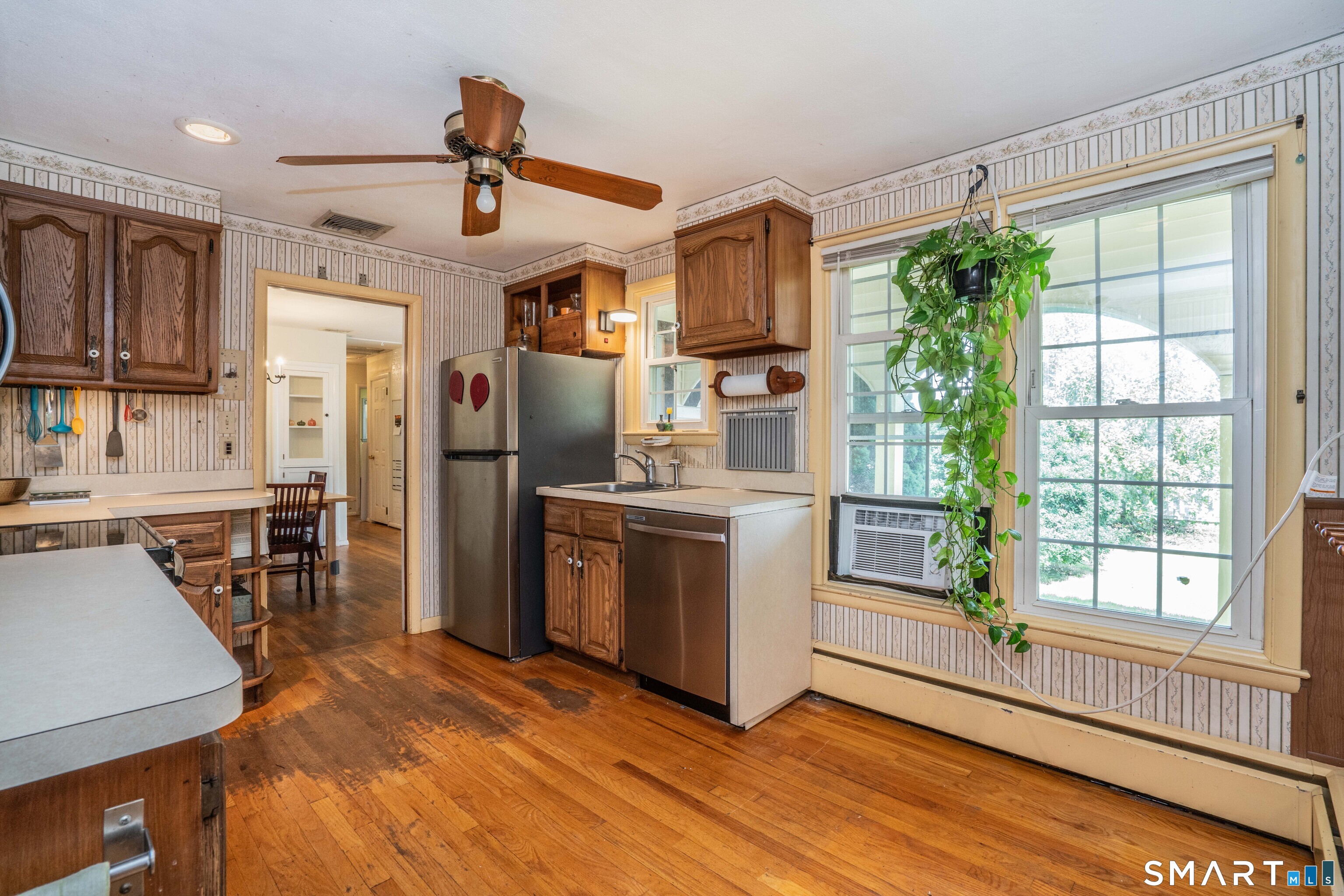 52 Greenhouse Boulevard photo 12