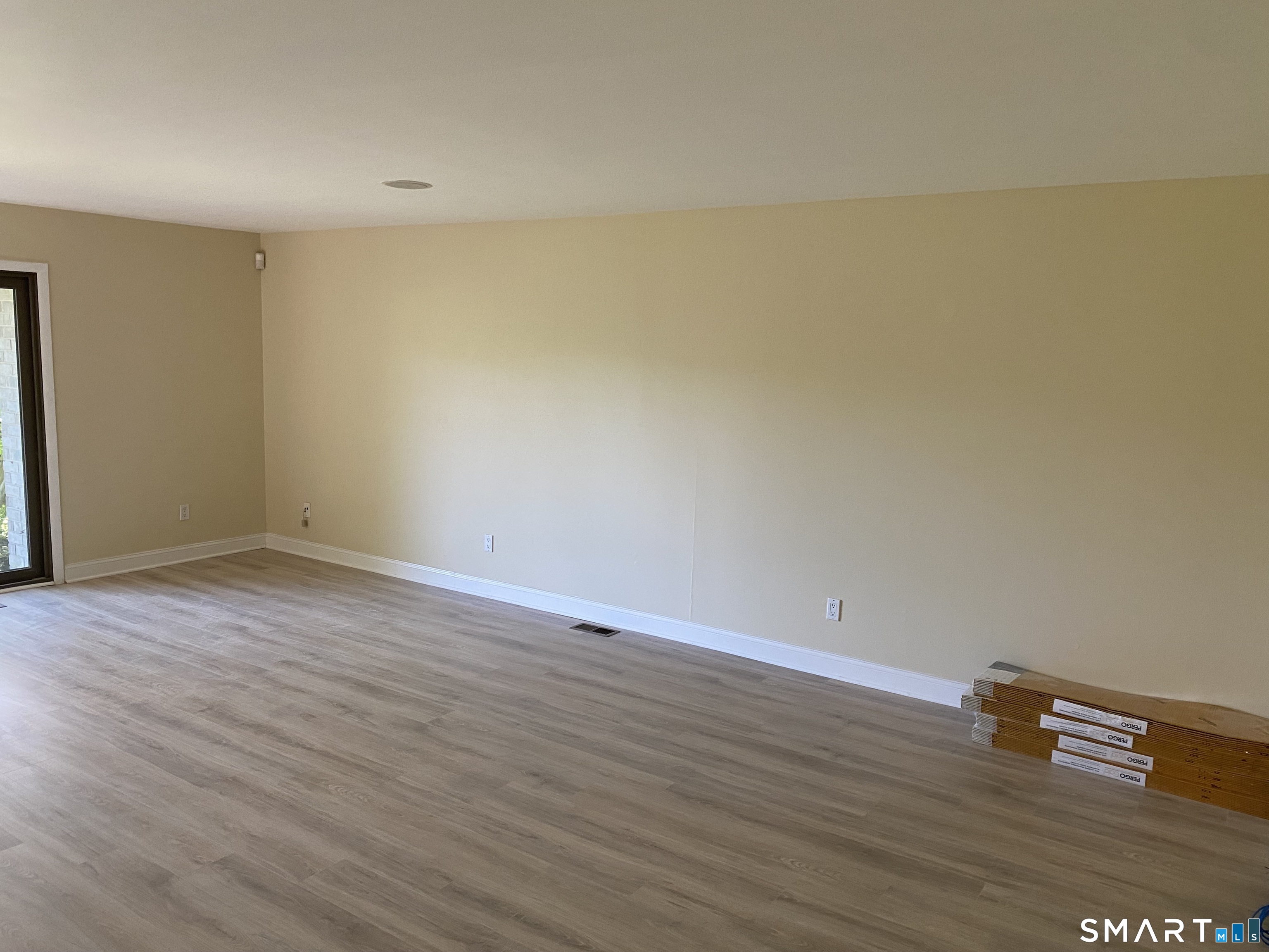 77-11 Courtland Avenue, Stamford, Connecticut photo 2