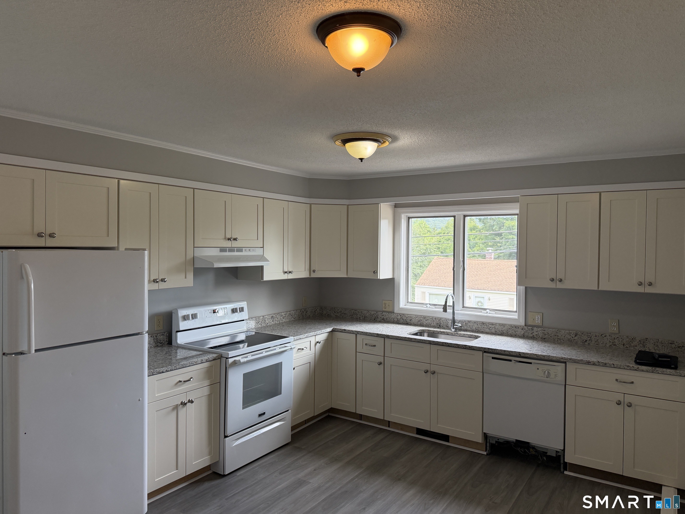 1474 Highland Avenue Unit #1 photo 6