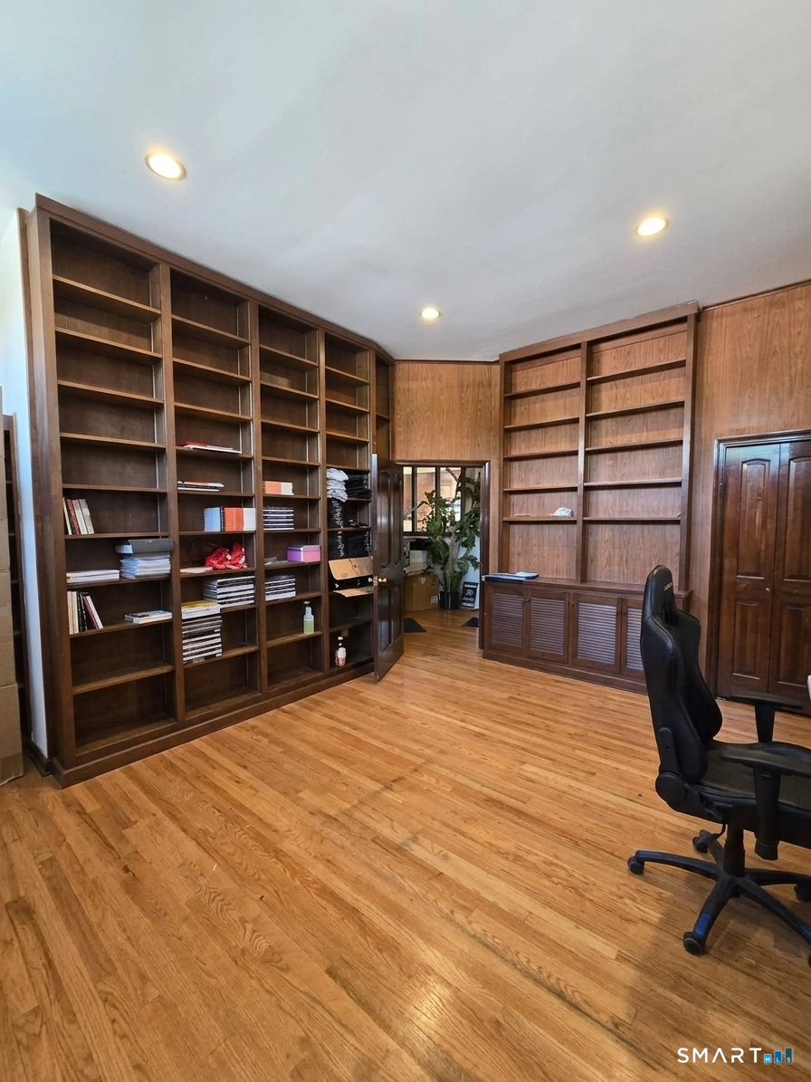 440 Meadow Street photo 2