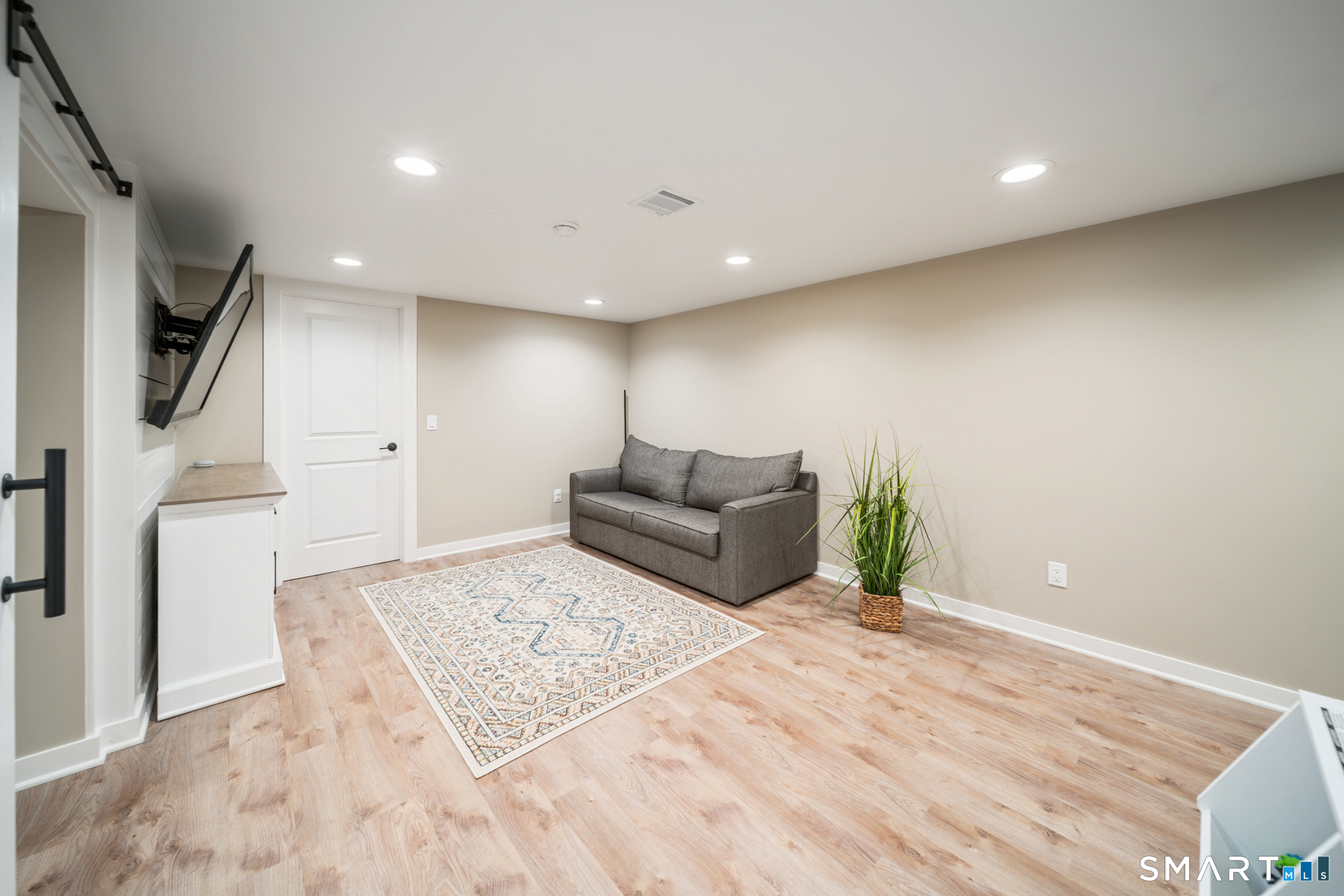 4 Gloria Avenue photo 17