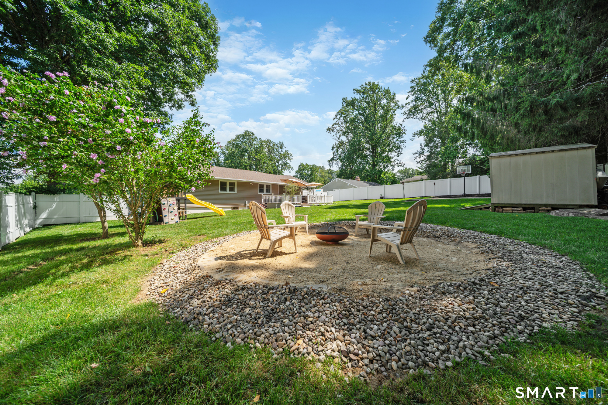 4 Gloria Avenue photo 27