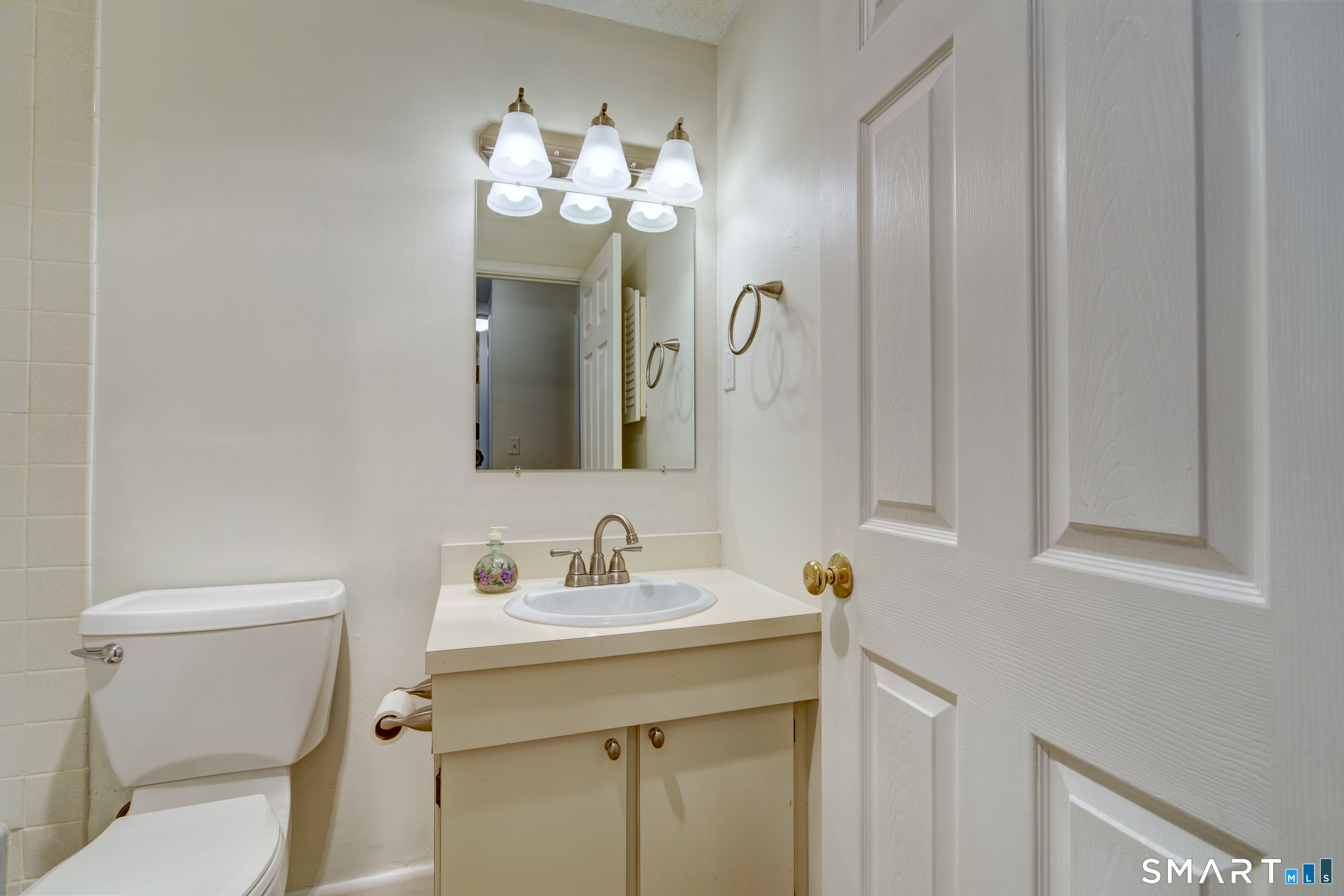 272 Hollister Way West photo 12