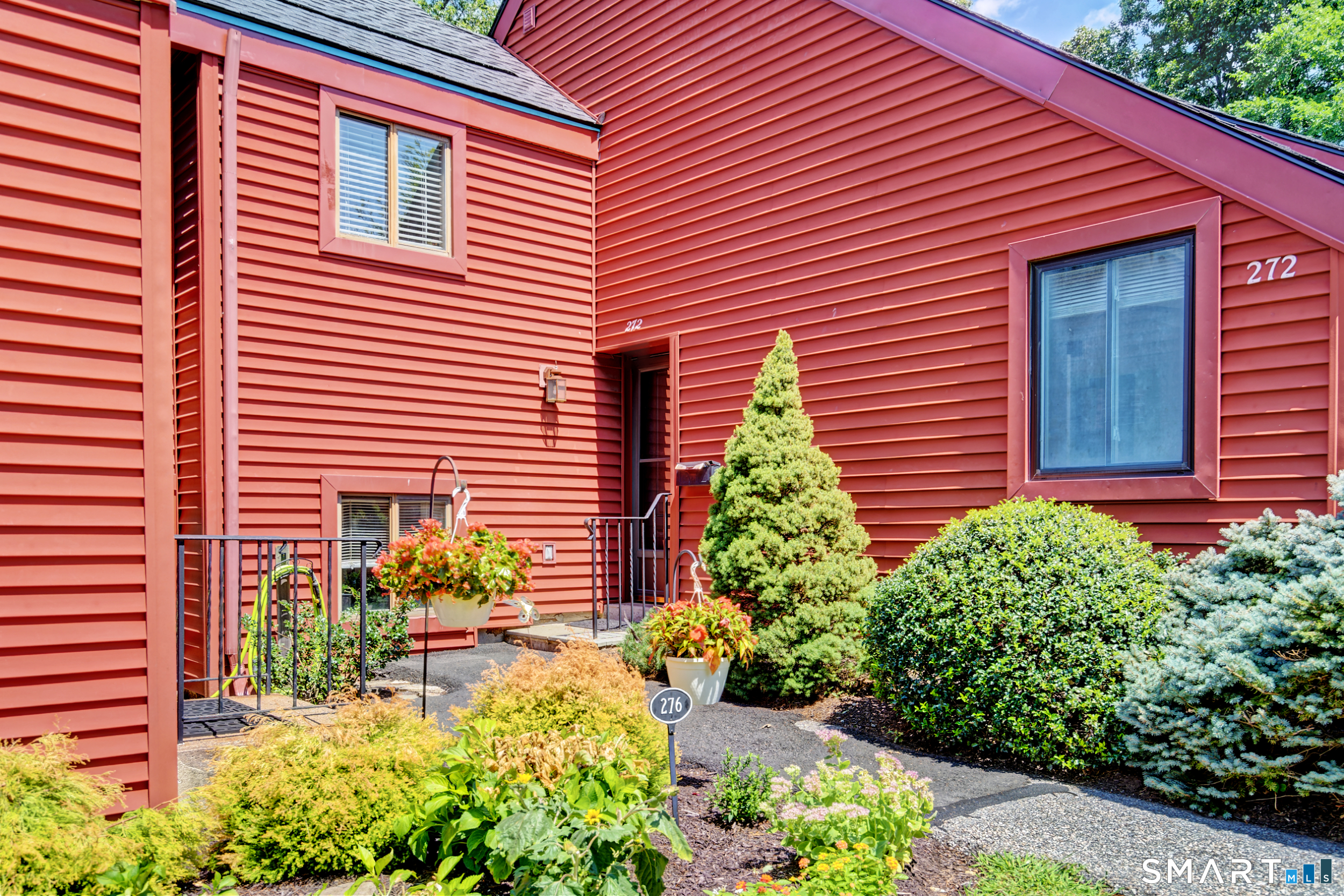 272 Hollister Way West