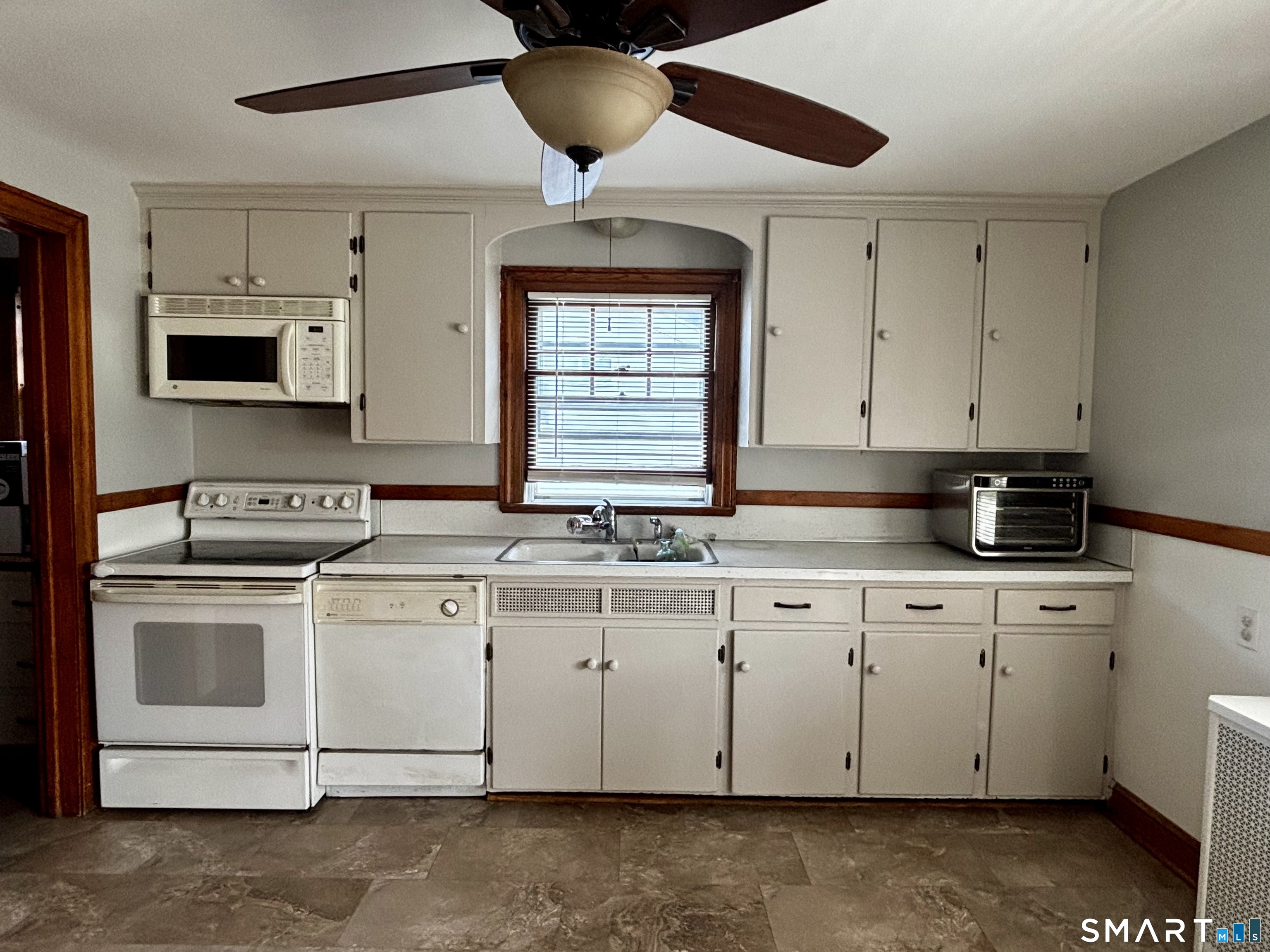 89 Auburn Street photo 2