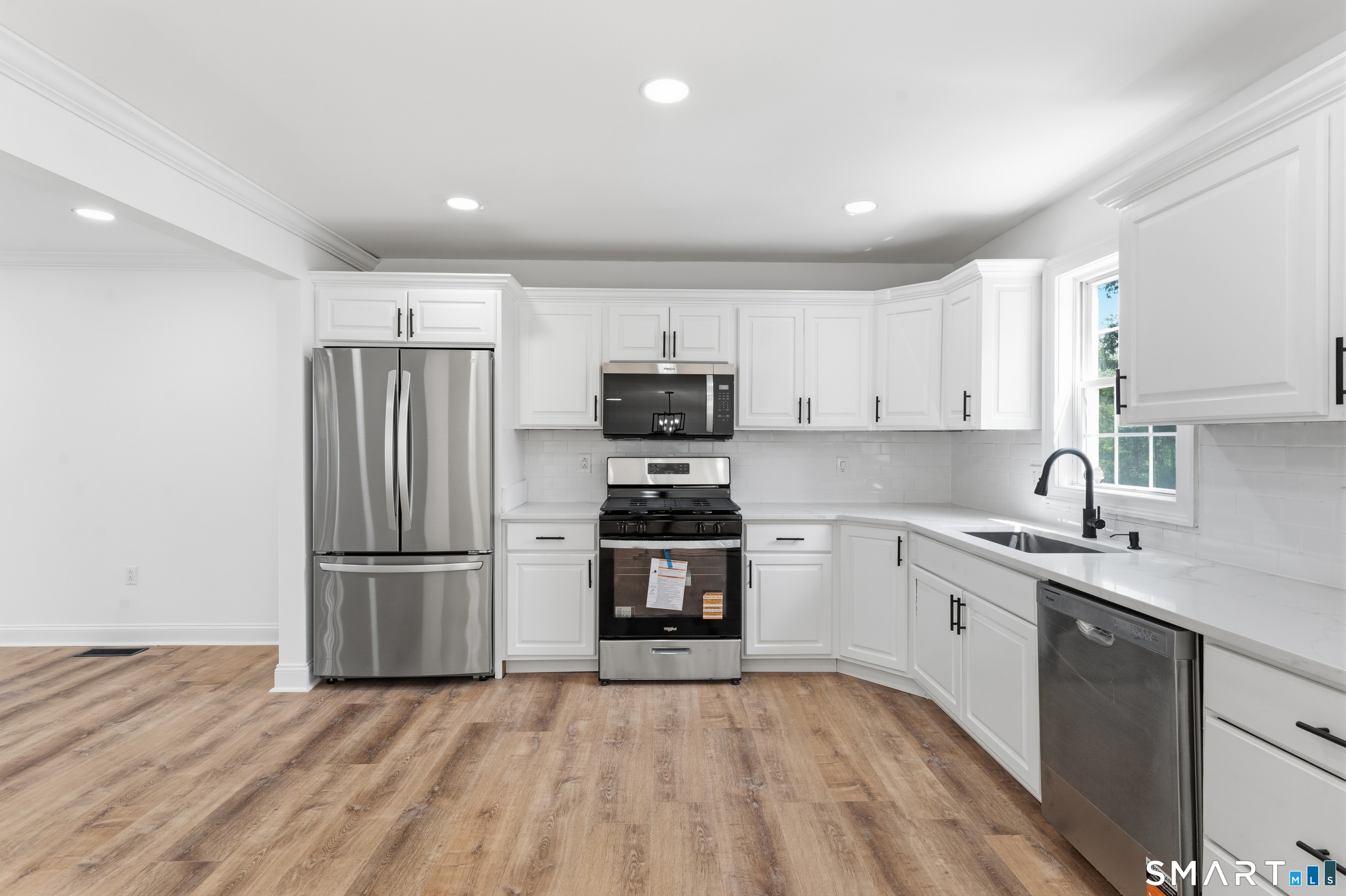 32 Marshall Avenue photo 24