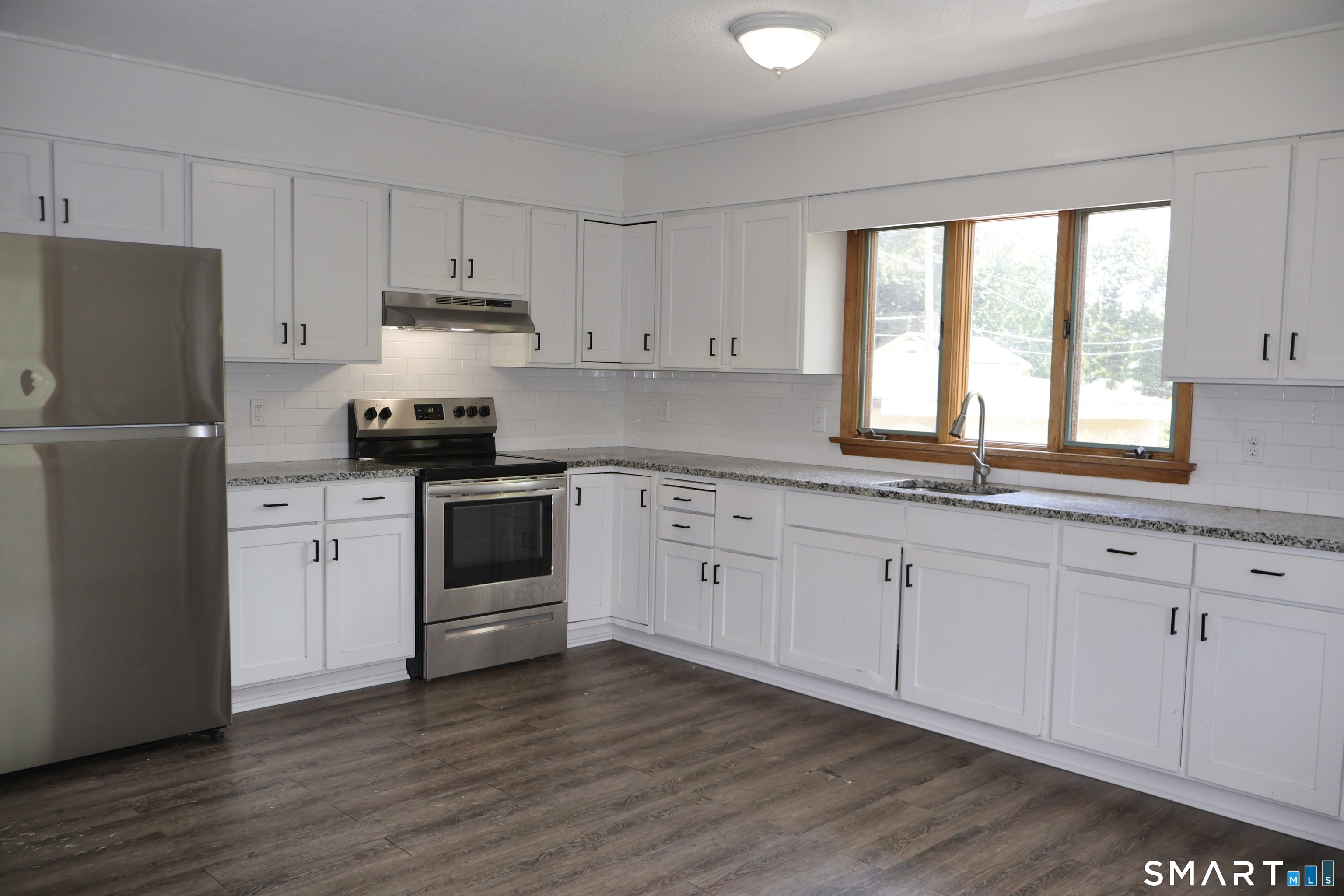 348 Oak Street photo 24